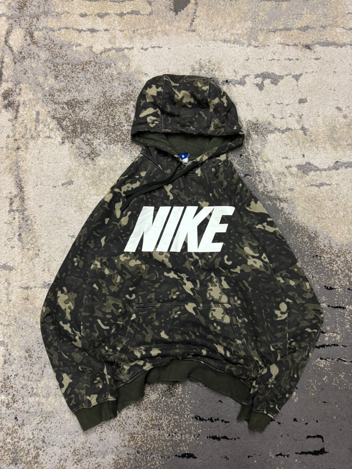 Bluza Nike hoodie moro, męskie w bardzo dobrym stanie rozmiar S, widok z przodu