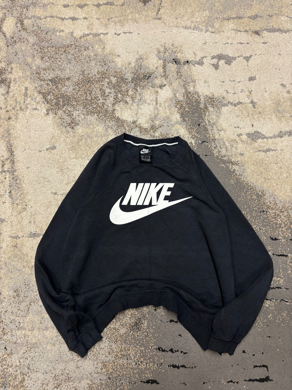 Bluza Nike crewneck, damskie w bardzo dobrym stanie rozmiar M, detal