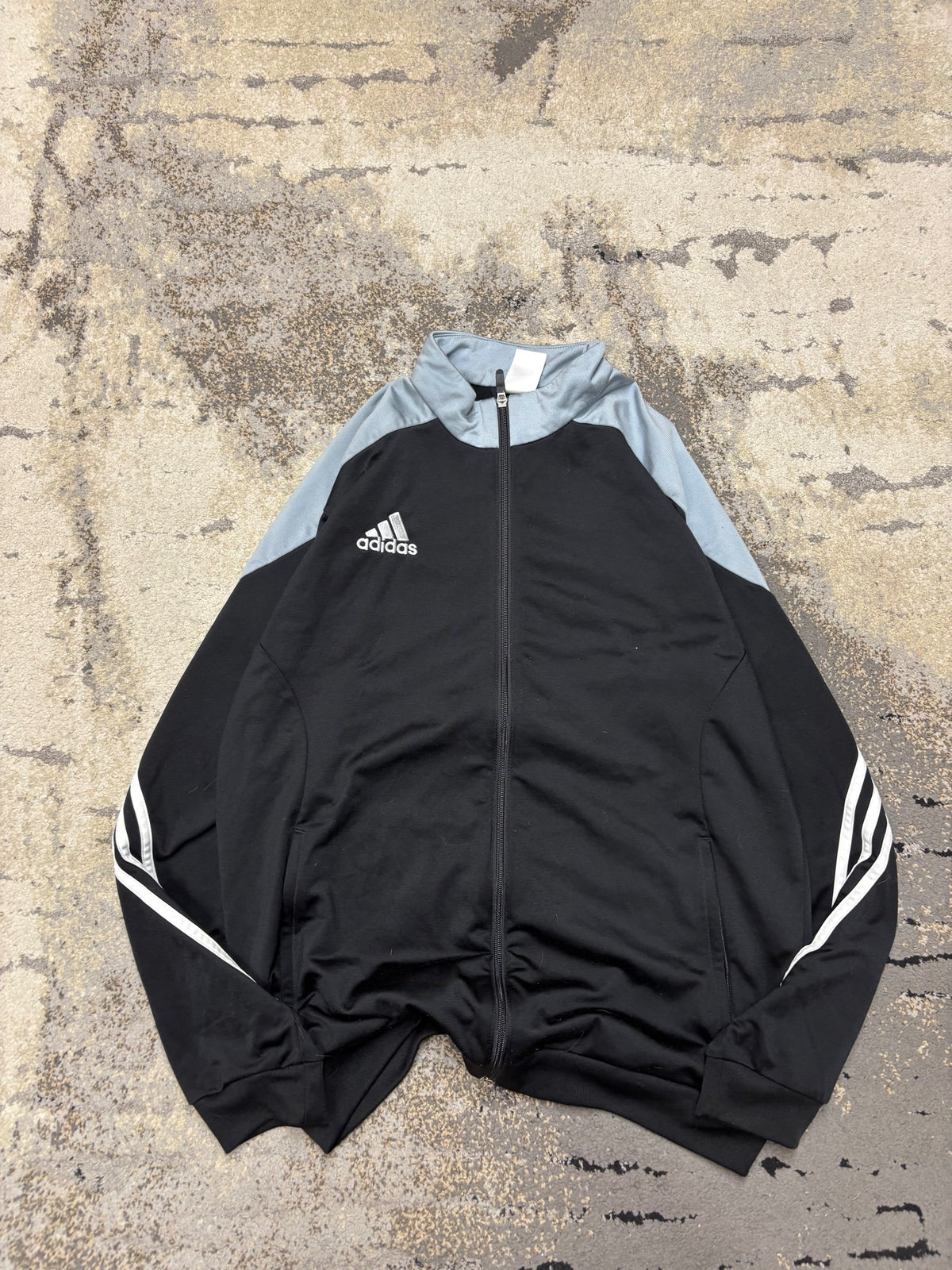 Bluza Adidas zipp, męskie w bardzo dobrym stanie rozmiar L, widok z przodu