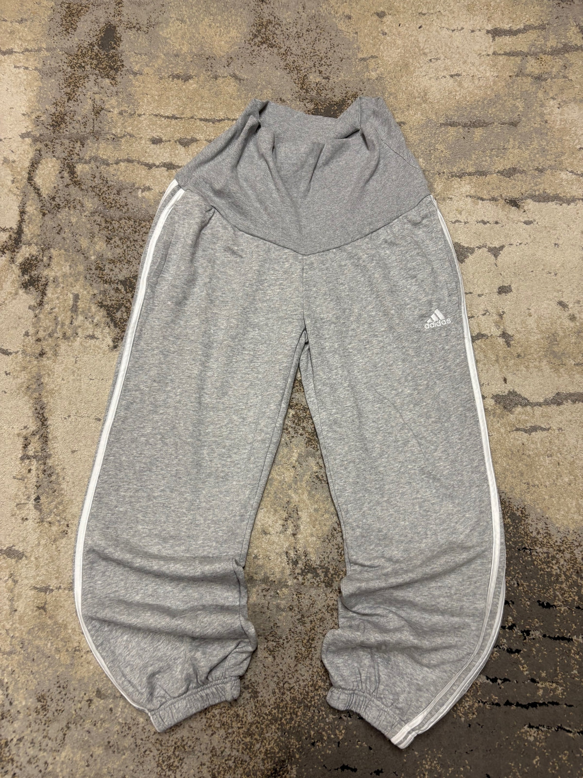 Dresy ciążowe Adidas, damskie w bardzo dobrym stanie rozmiar L, widok z przodu