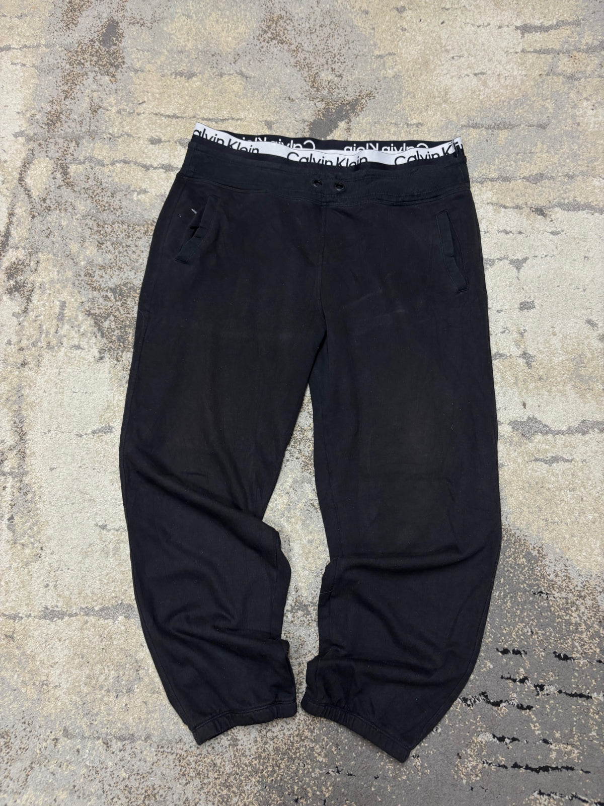 Dresy Calvin Klein, męskie w bardzo dobrym stanie rozmiar XL, widok z przodu