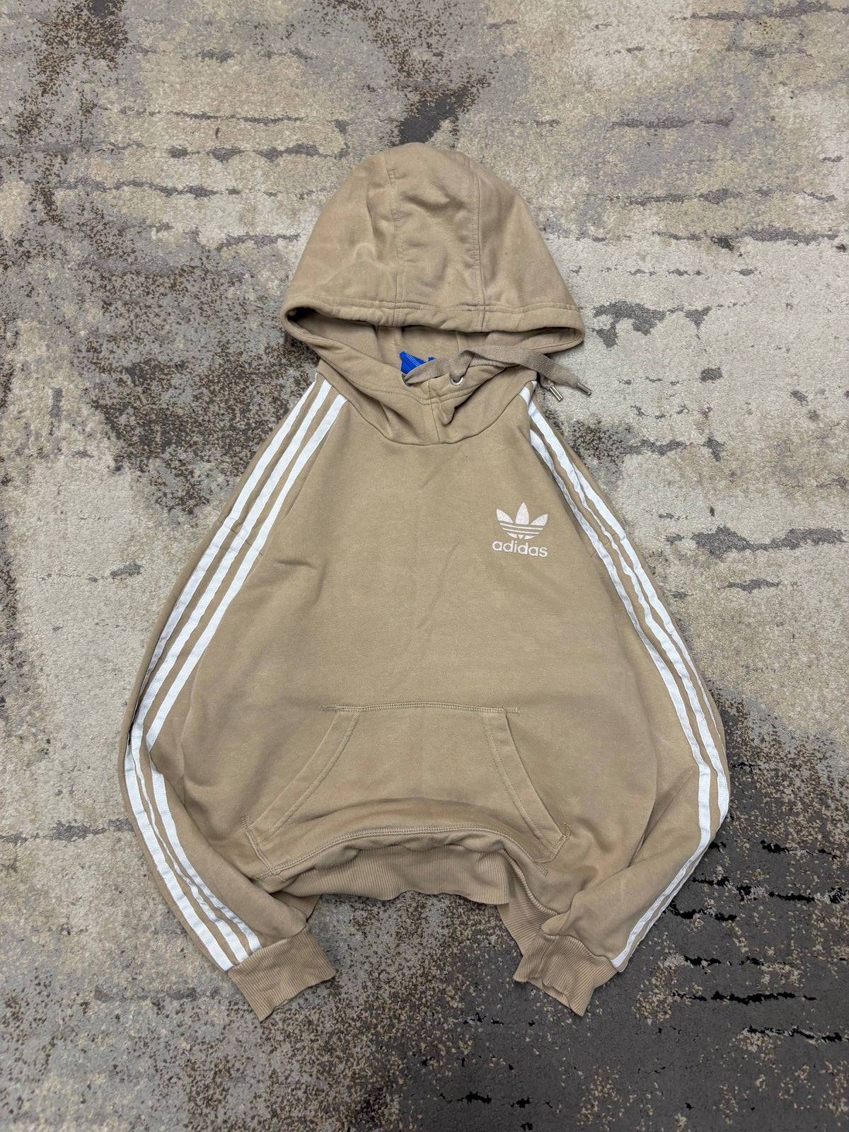 Bluza Adidas hoodie, damskie w bardzo dobrym stanie rozmiar XS, widok z przodu