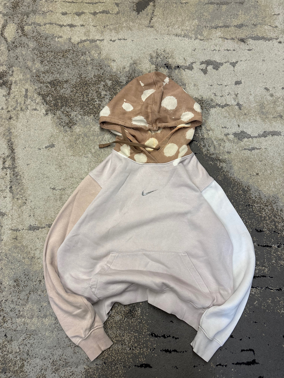 Bluza Nike hoodie, damskie w bardzo dobrym stanie rozmiar XS, widok z góry