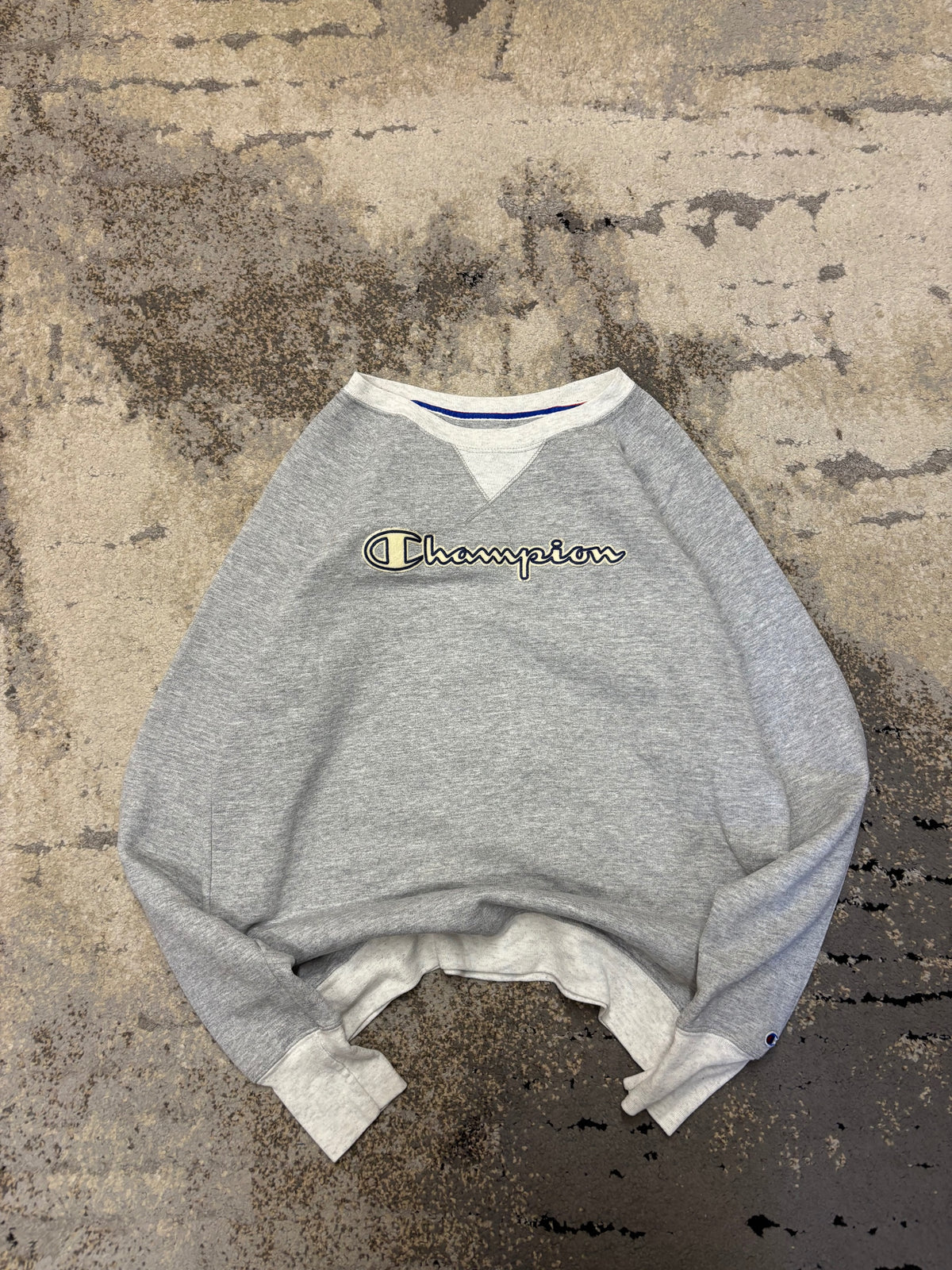 Bluza Champion crewneck, damskie w bardzo dobrym stanie rozmiar M, widok z przodu