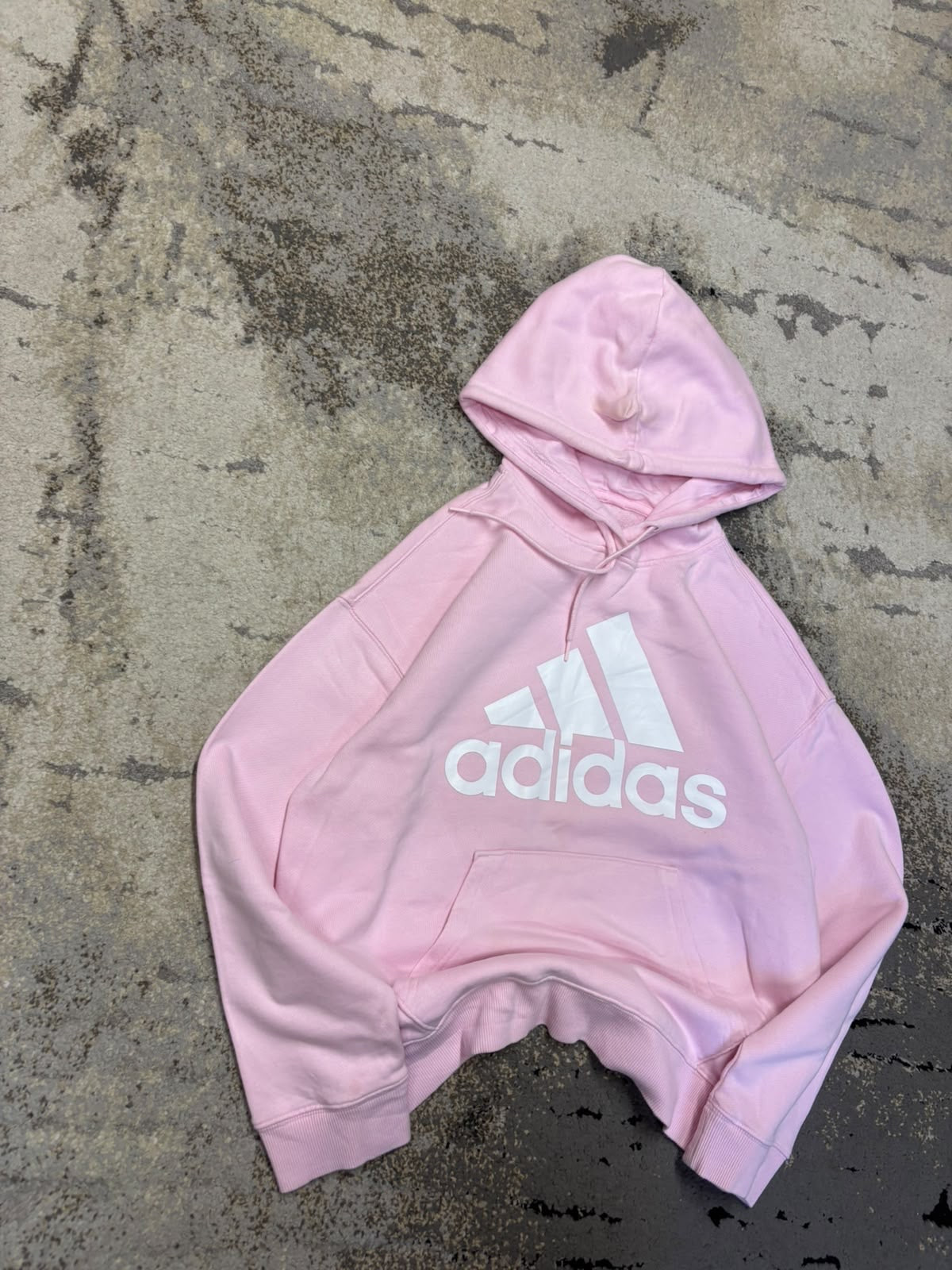 Bluza Adidas hoodie, damskie w bardzo dobrym stanie rozmiar M, widok z przodu