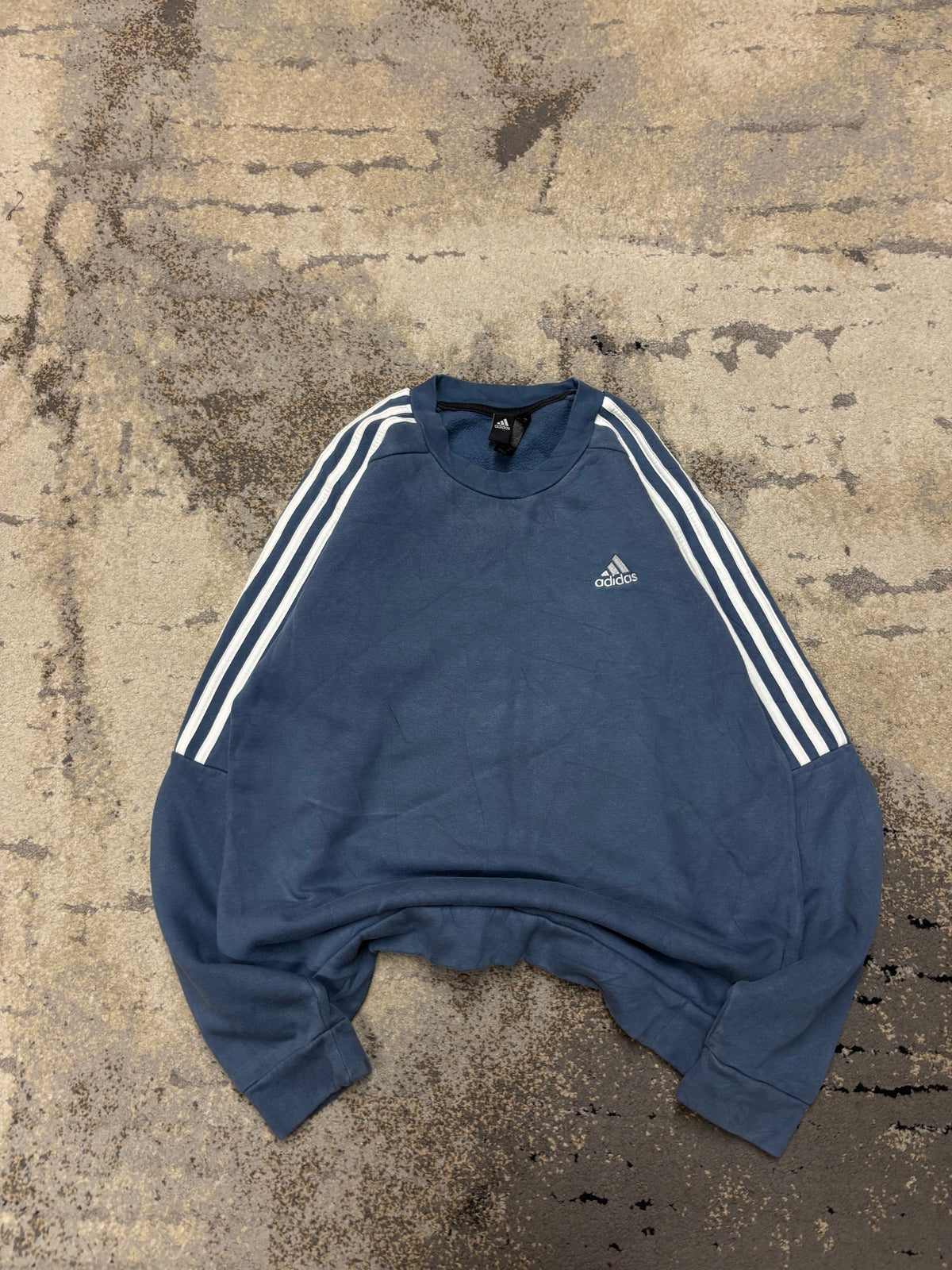 Bluza Adidas crewneck, damskie w bardzo dobrym stanie rozmiar S, widok z przodu