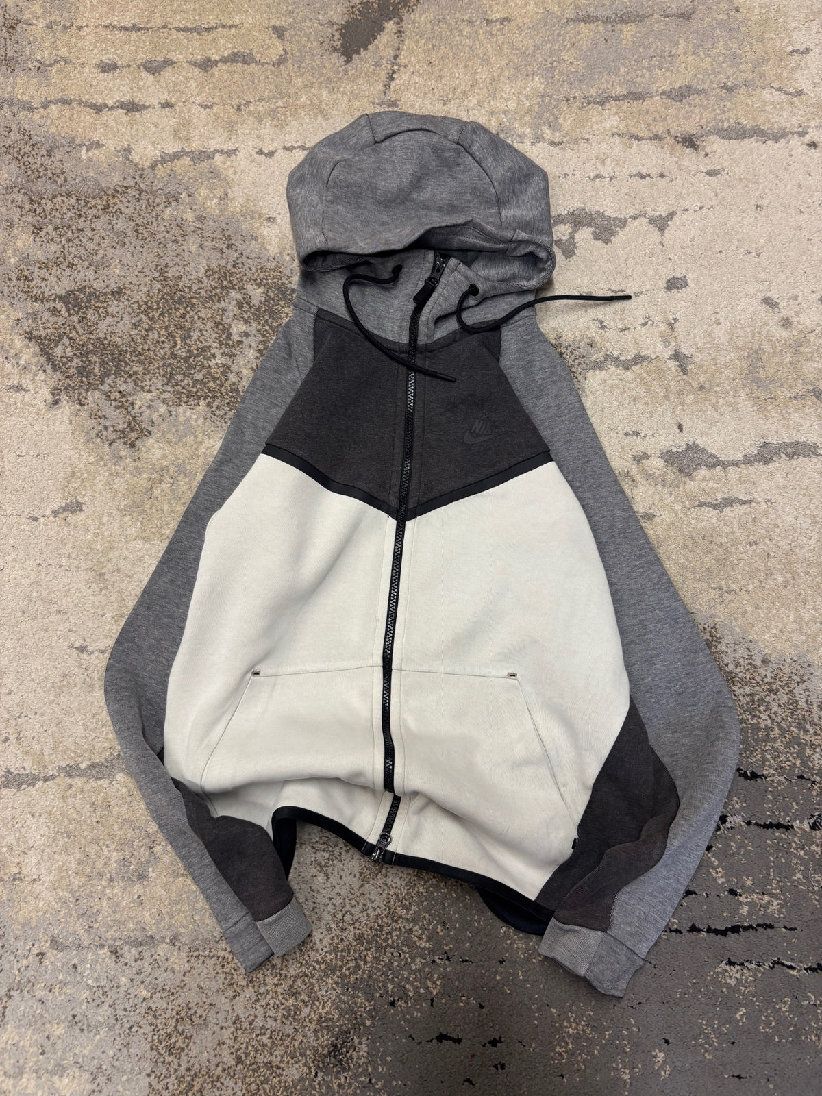 Bluza Nike Tech Fleece, damskie w dobrym stanie rozmiar S, widok z przodu