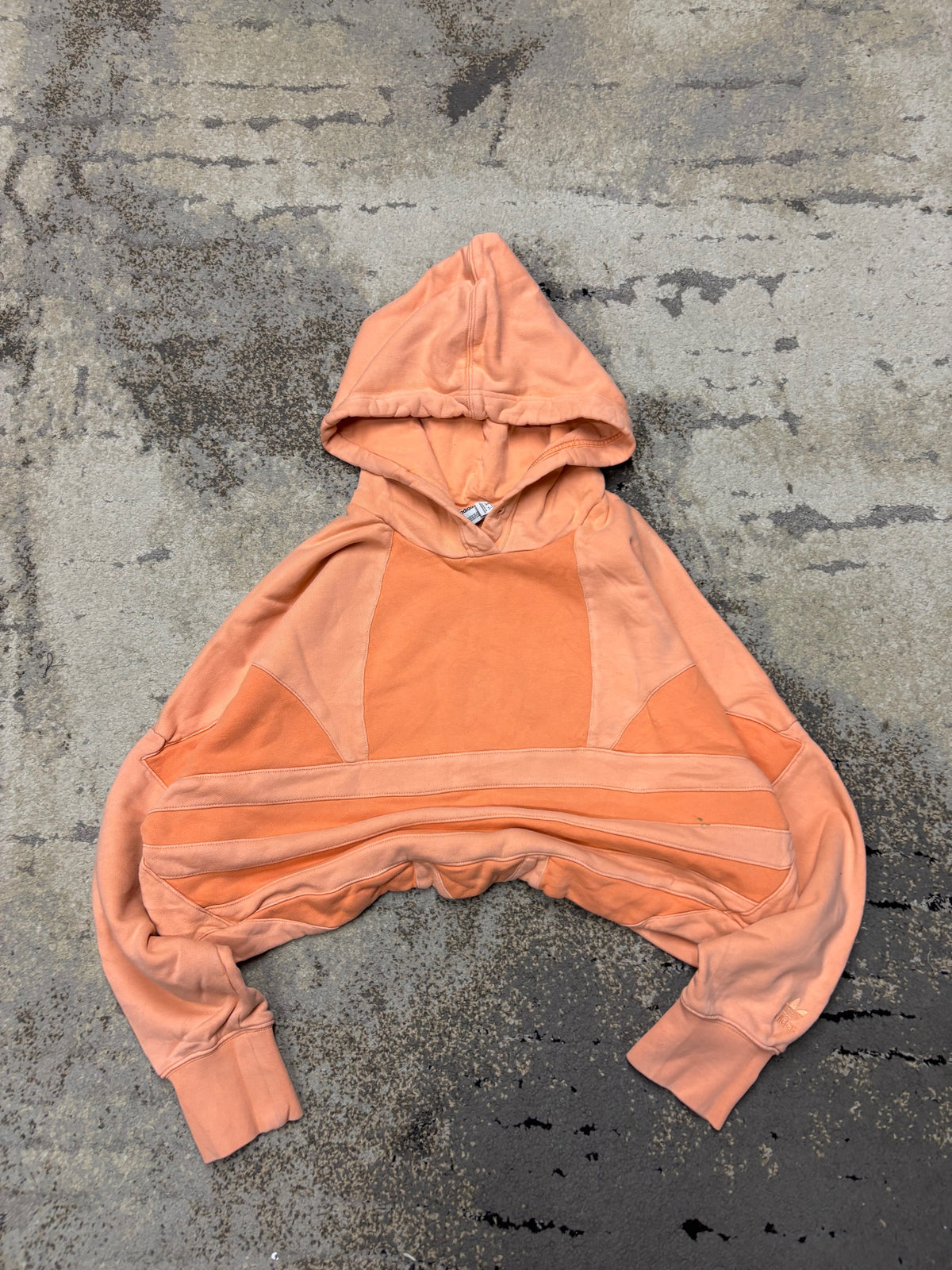 Bluza Adidas hoodie, damskie w bardzo dobrym stanie rozmiar M, detal