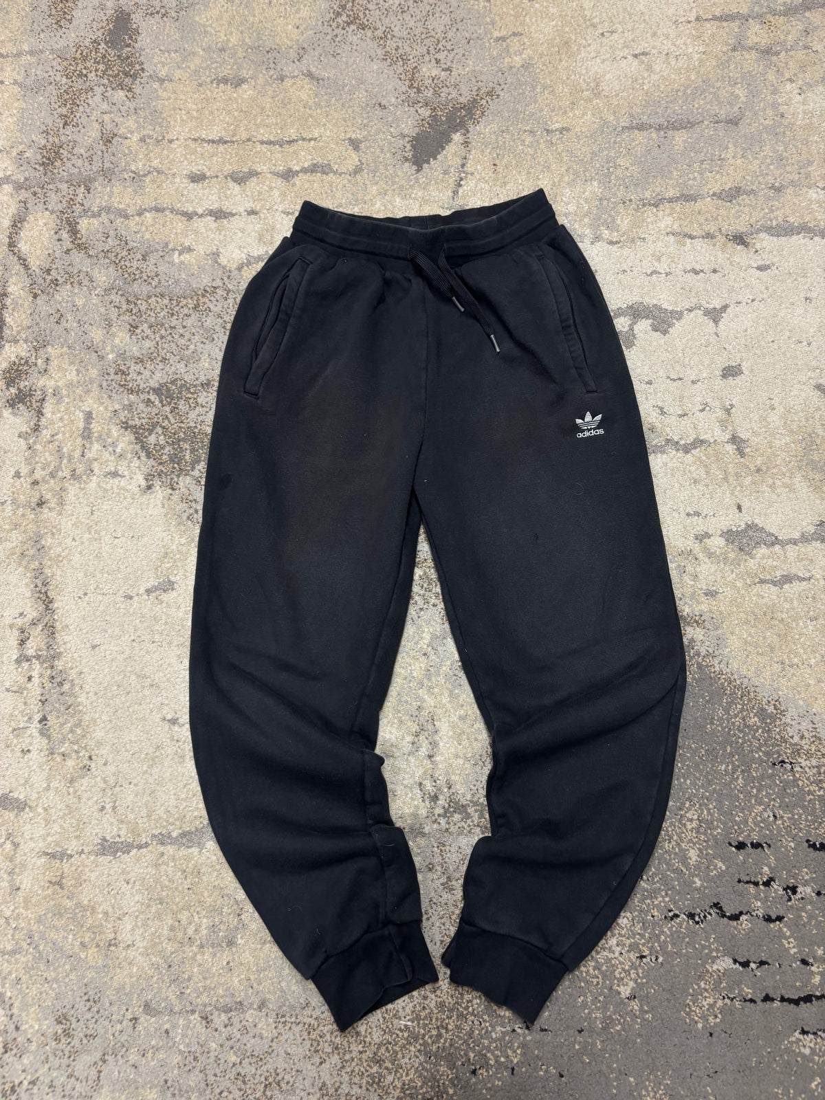 Dresy Adidas, dziecięce w bardzo dobrym stanie rozmiar 164 cm / 14 lat, widok z przodu