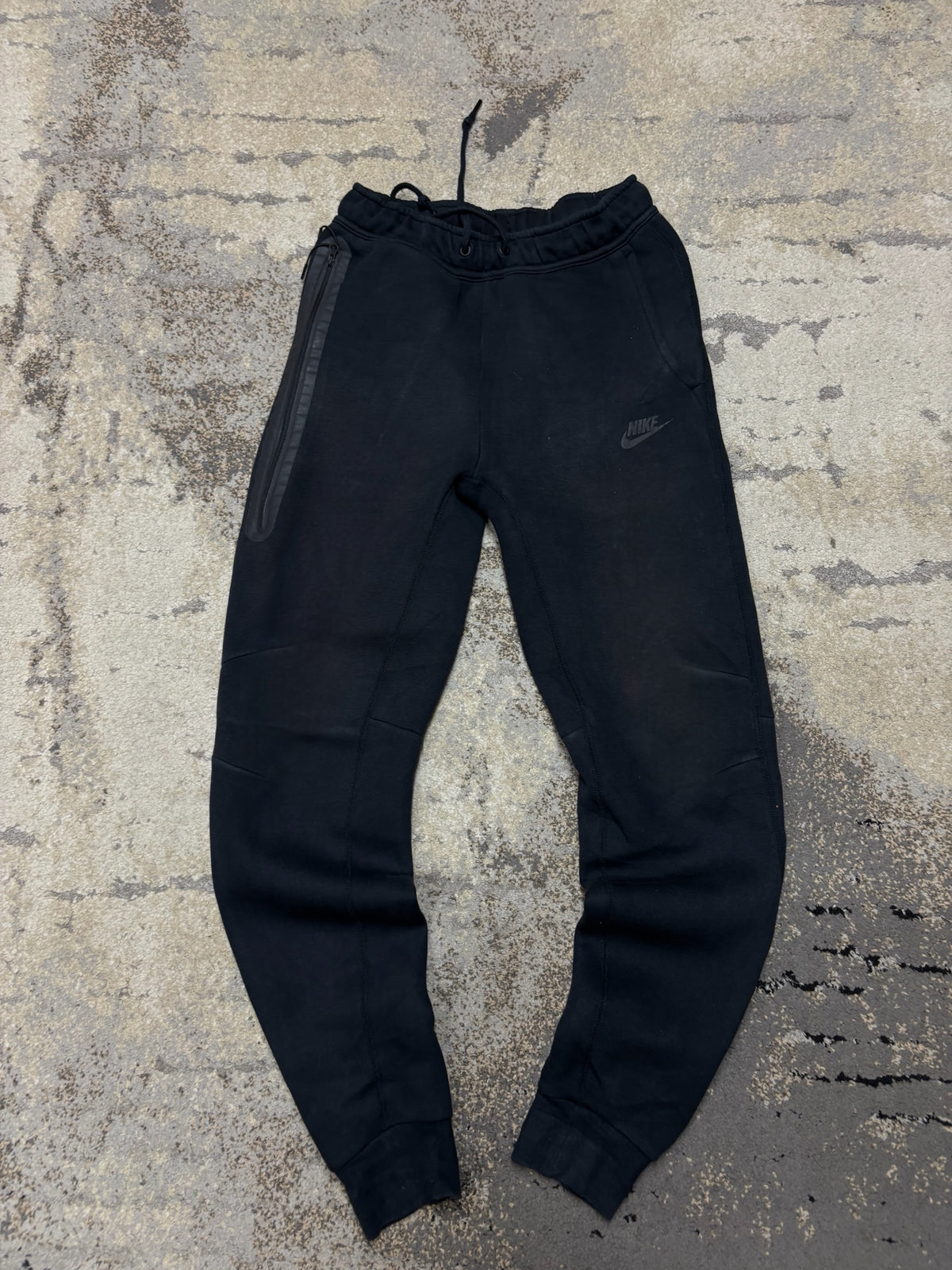 Dresy Nike Tech Fleece, męskie w bardzo dobrym stanie rozmiar XS, widok z przodu