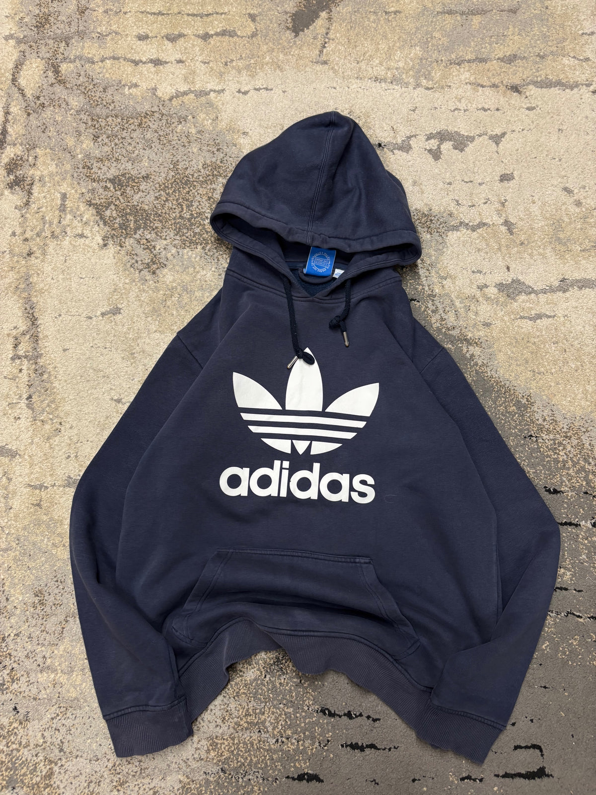 Bluza Adidas hoodie, damskie w bardzo dobrym stanie rozmiar L, widok z przodu