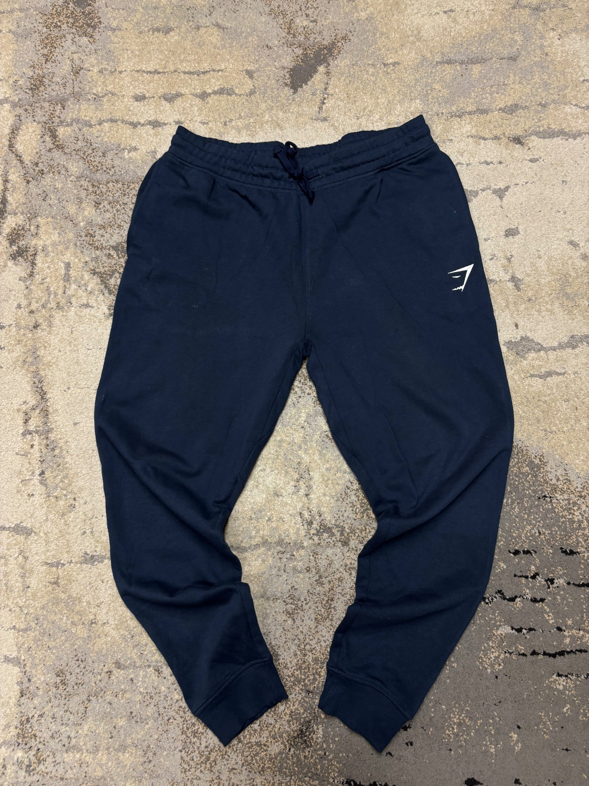 Dresy GymShark, męskie w bardzo dobrym stanie rozmiar L, widok z przodu