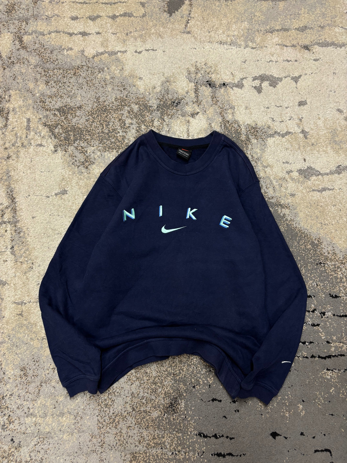 Bluza Nike crevneck vintage retro y2k, damskie w bardzo dobrym stanie rozmiar XS, widok z przodu
