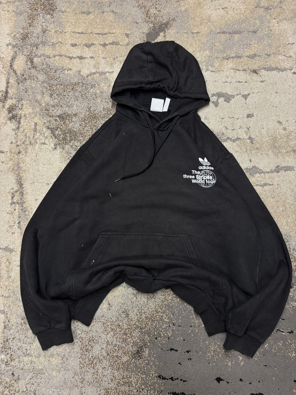 Bluza Adidas hoodie, męskie w bardzo dobrym stanie rozmiar XXL, widok z przodu