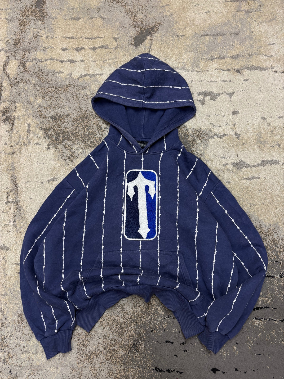 Bluza Trapstar hoodie, męskie w bardzo dobrym stanie rozmiar M, widok z przodu