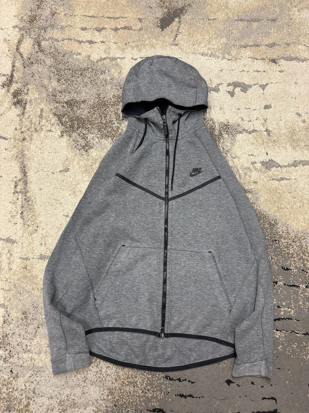 Bluza Nike Tech Fleece, damskie w dobrym stanie rozmiar M, widok z przodu