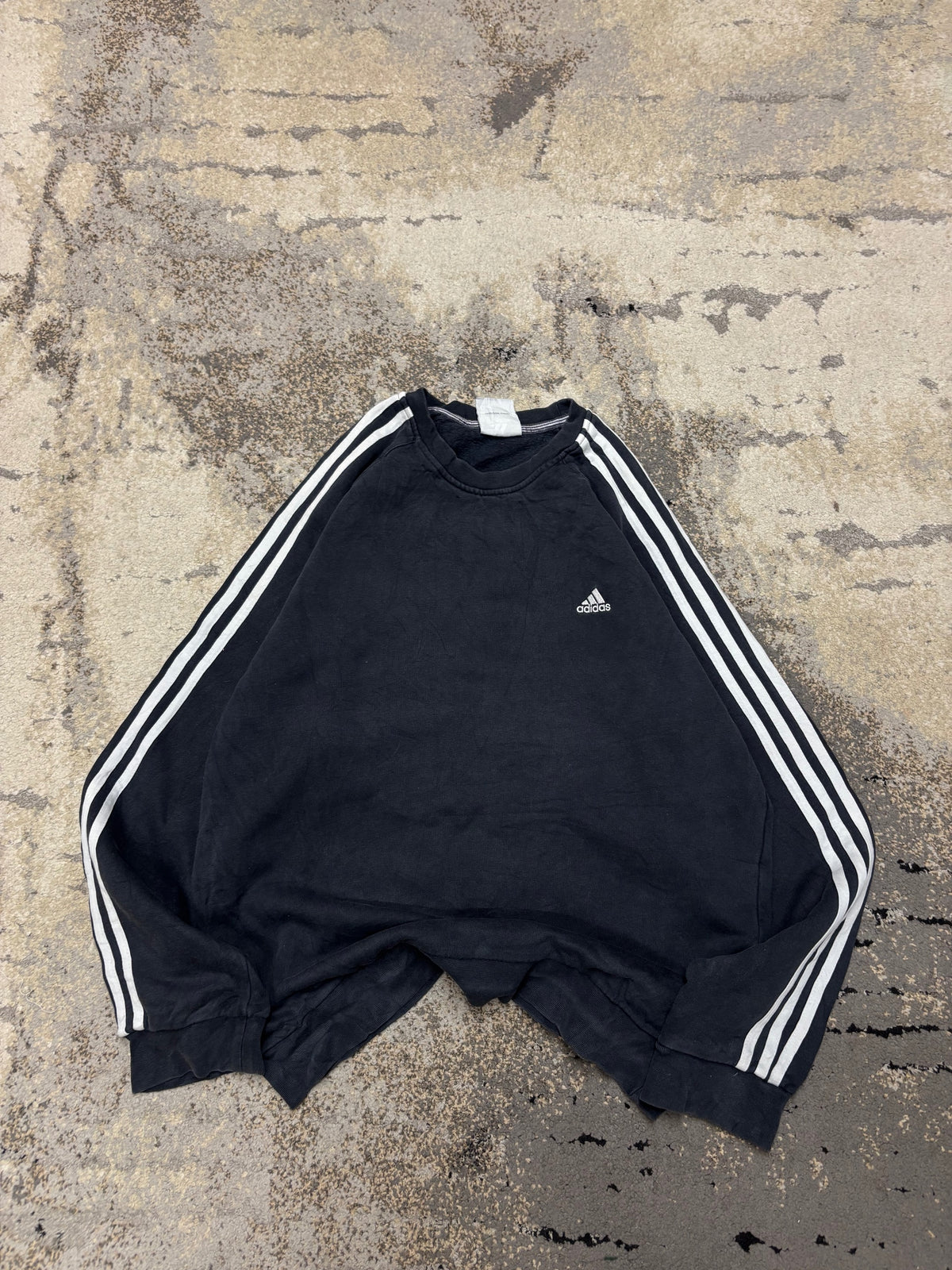 Bluza Adidas crewneck, męskie w bardzo dobrym stanie rozmiar M, widok z przodu