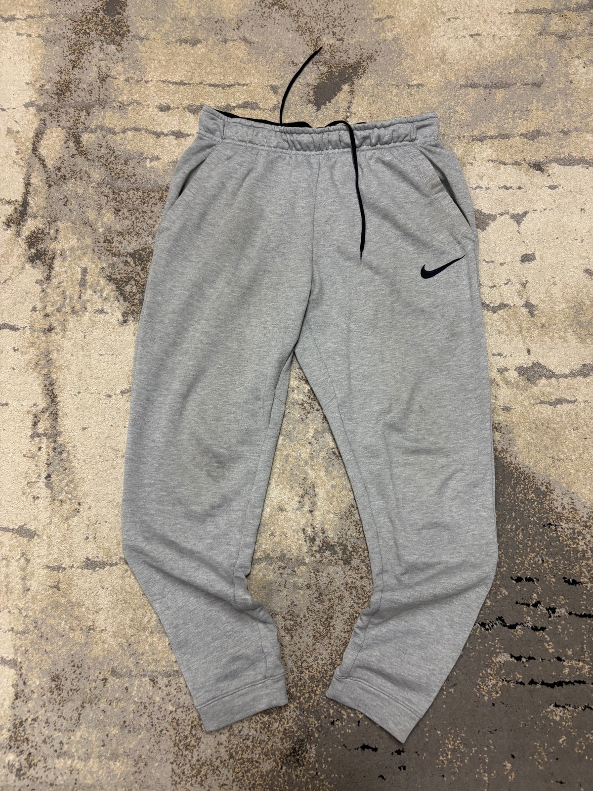 Dresy Nike, męskie w bardzo dobrym stanie rozmiar M, widok z przodu