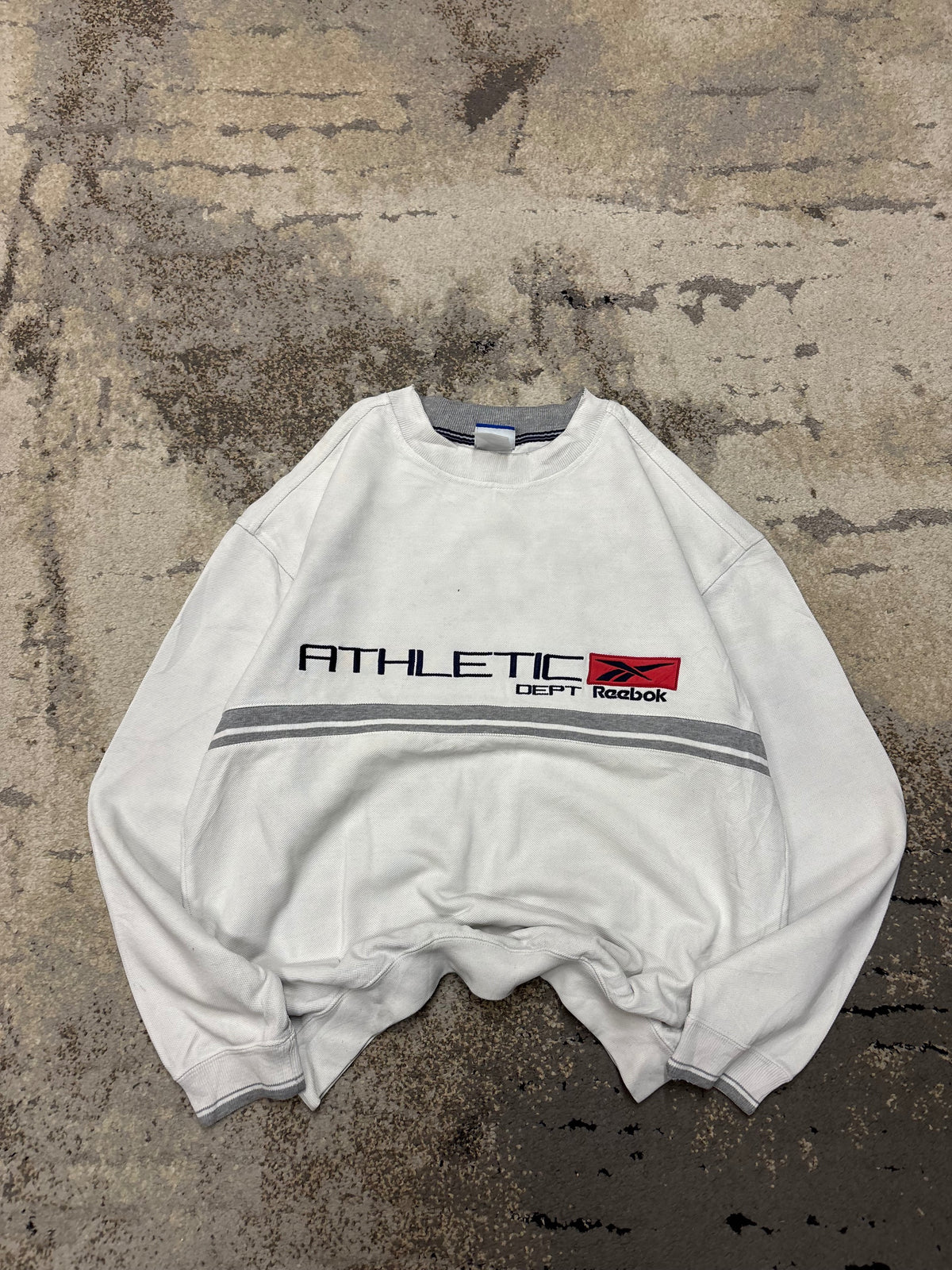 Bluza Reebok crewneck vintage retro y2k, męskie w bardzo dobrym stanie rozmiar XL, widok z przodu