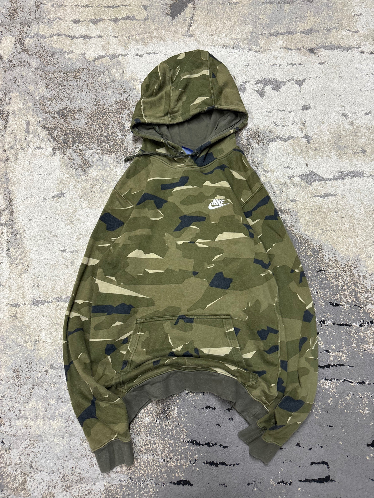 Bluza Nike hoodie, damskie w bardzo dobrym stanie rozmiar S, widok z przodu