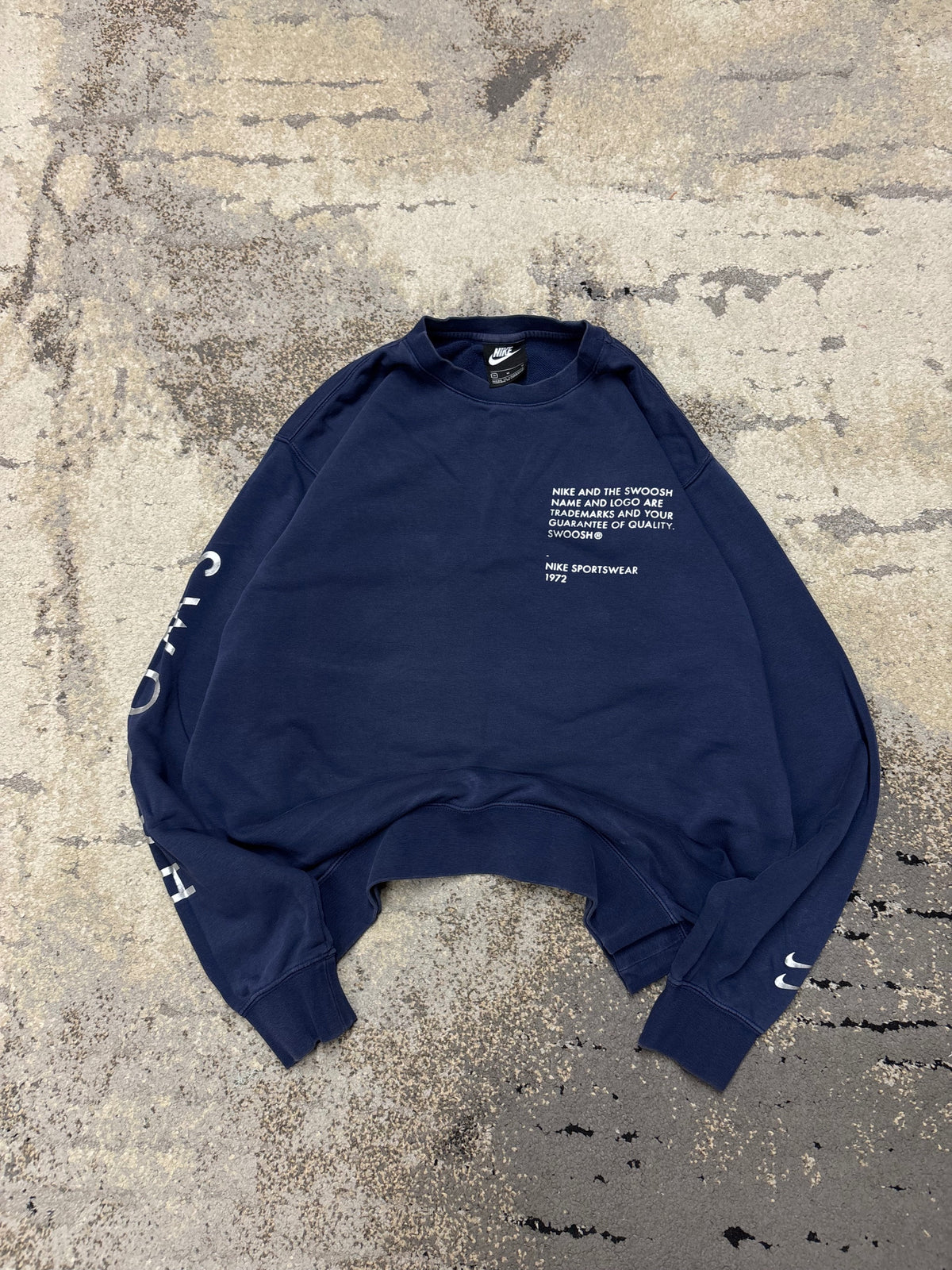 Bluza Nike crewneck, damskie w bardzo dobrym stanie rozmiar M, widok z przodu