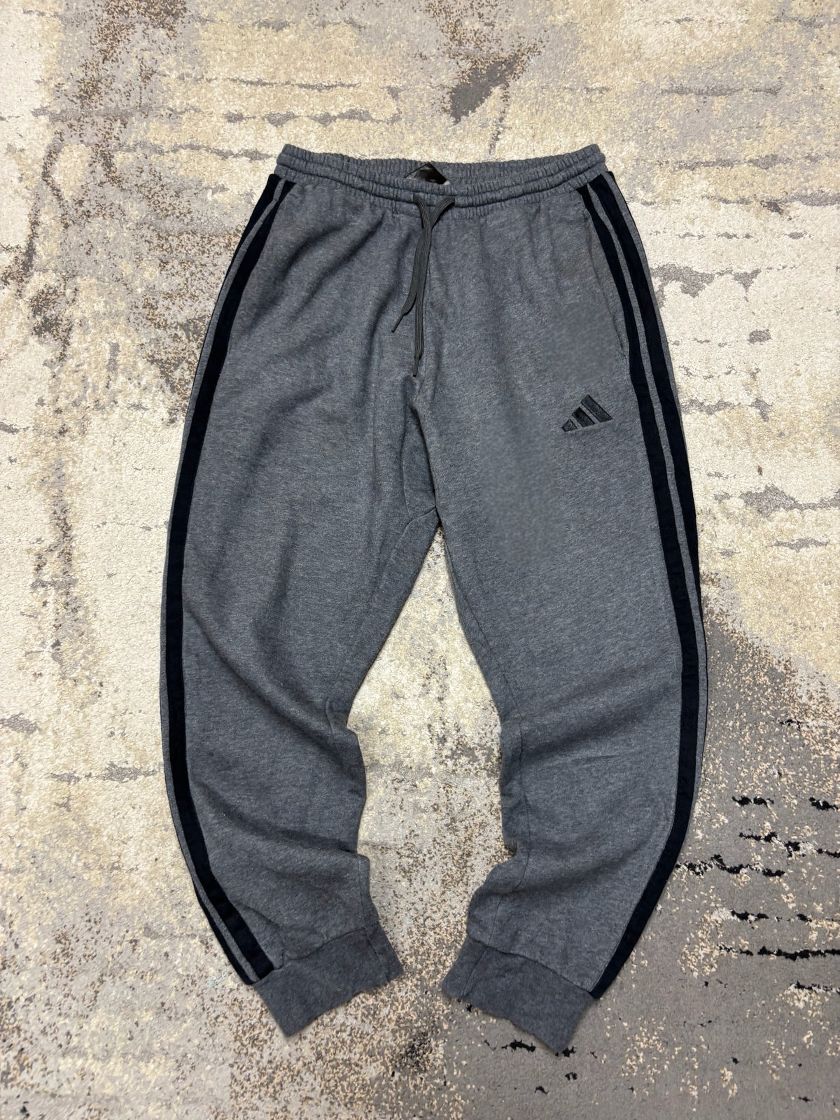 Dresy Adidas, męskie w bardzo dobrym stanie rozmiar M, widok z przodu