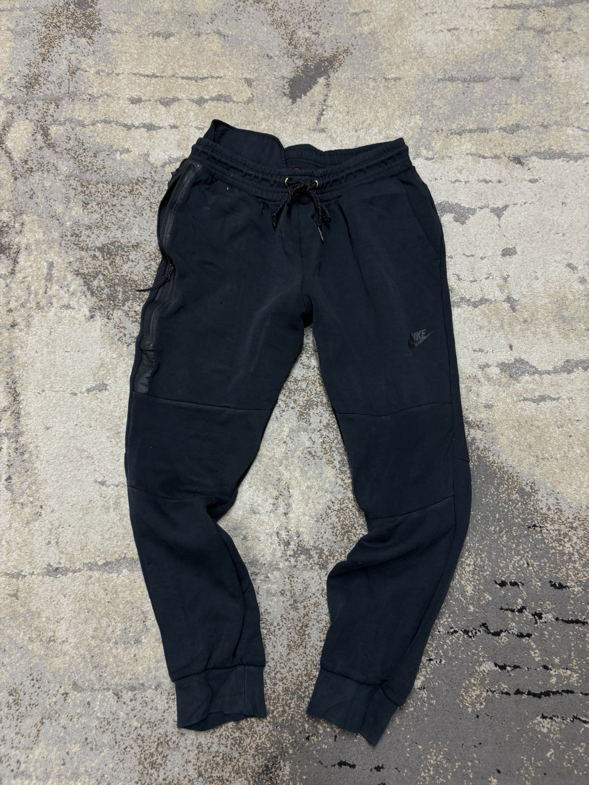 Dresy Nike Tech Fleece, męskie w bardzo dobrym stanie rozmiar M, widok z przodu