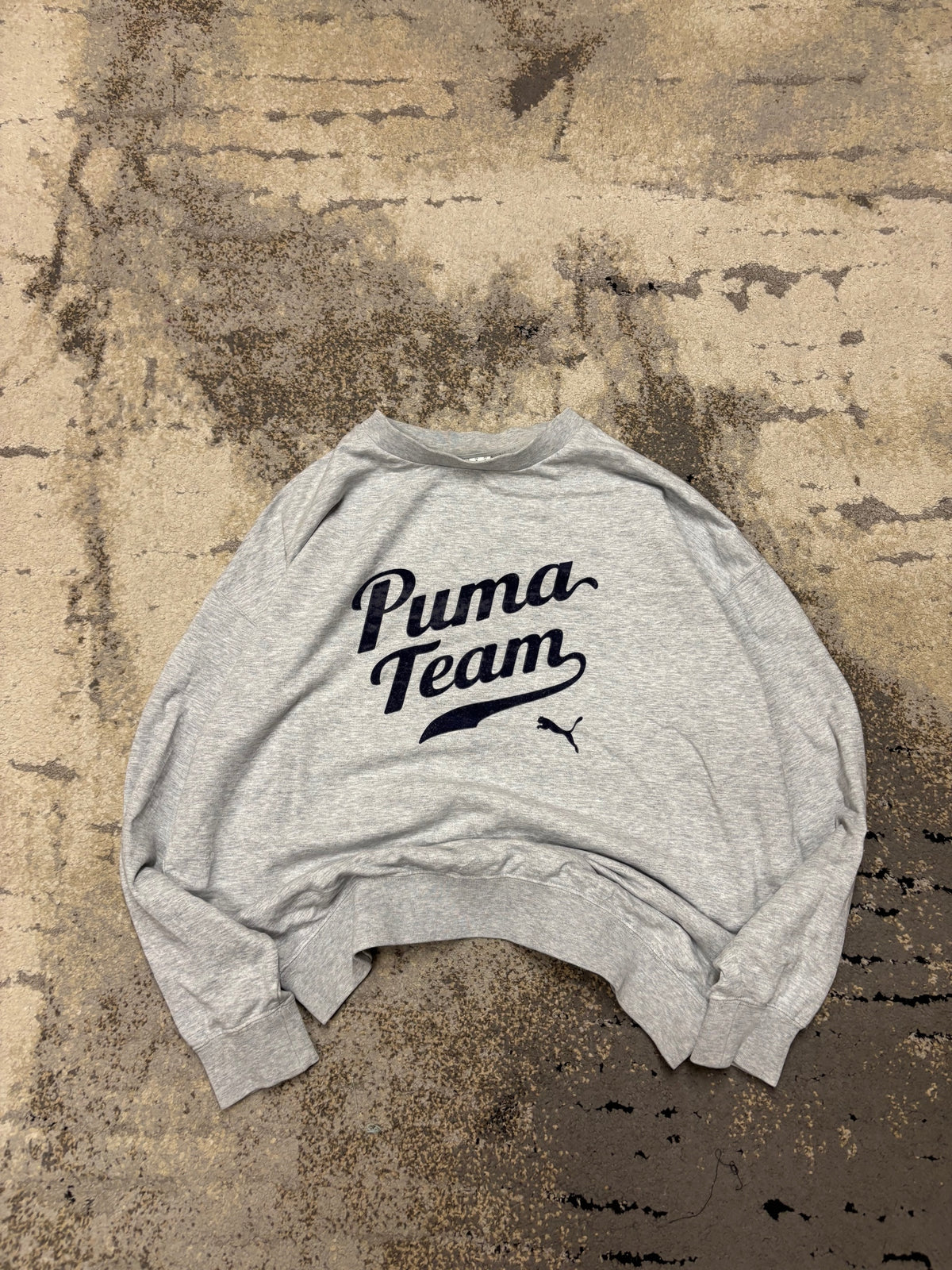 Bluza Puma crewneck, damskie w dobrym stanie rozmiar M, widok z przodu