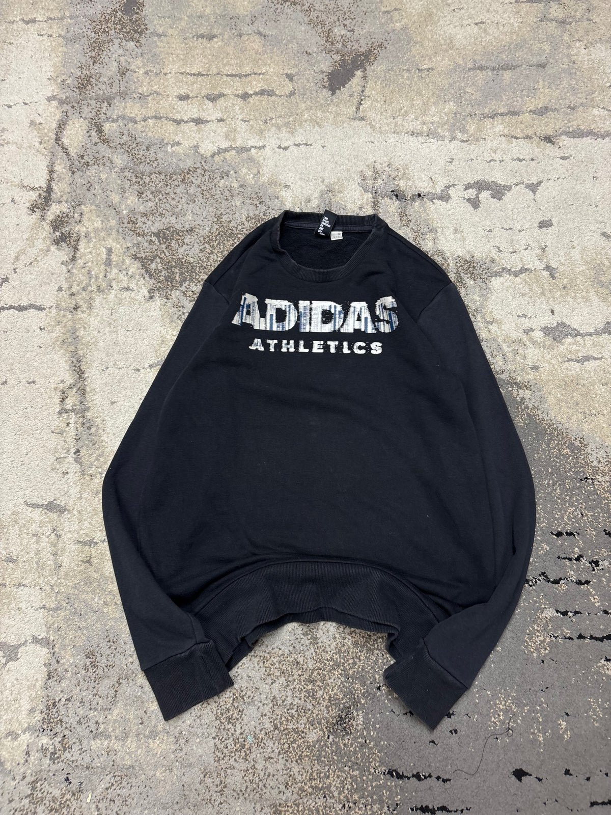 Bluza Adidas crewneck, damskie w bardzo dobrym stanie rozmiar S, widok z przodu