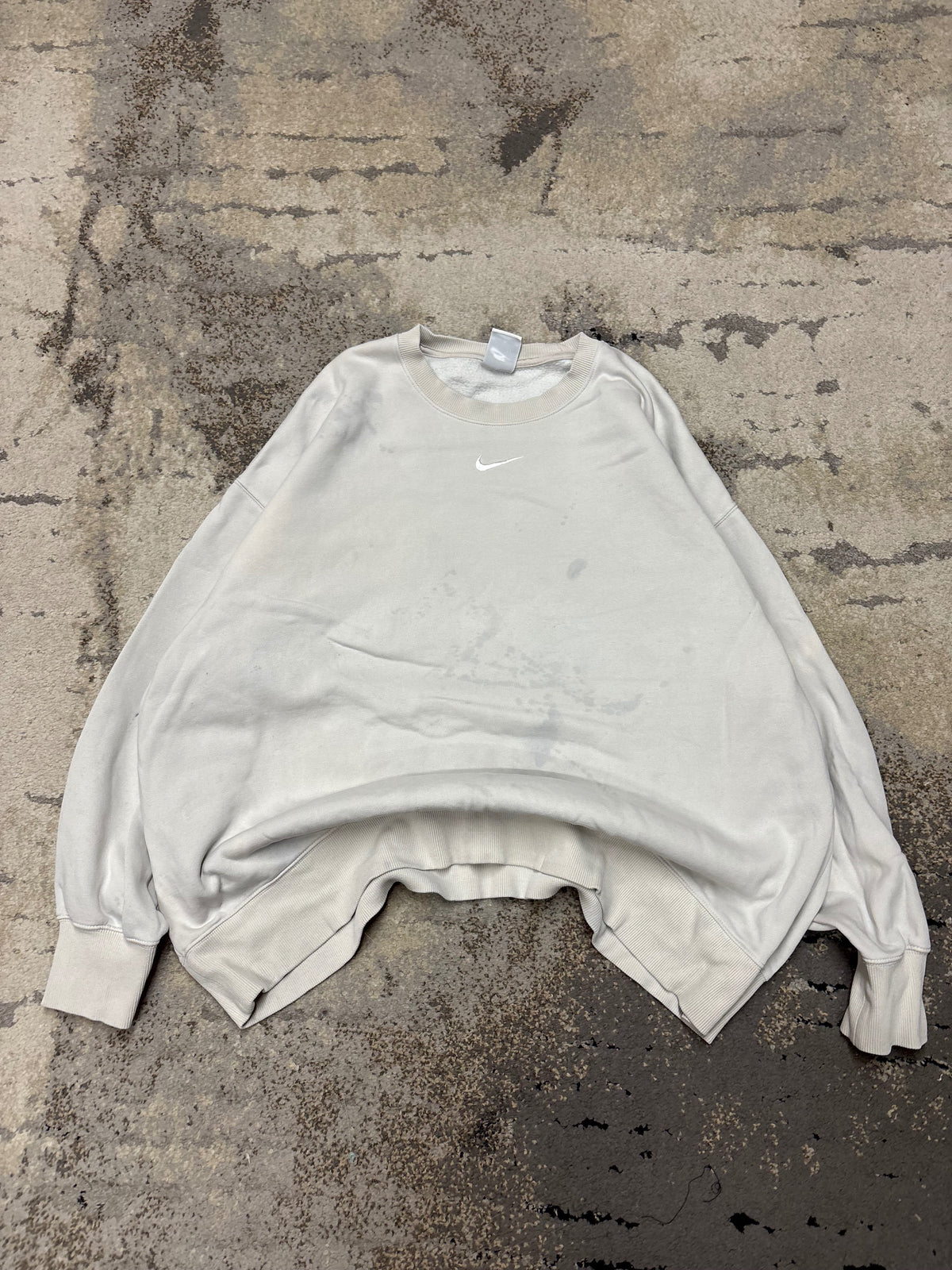 Bluza Nike crewneck, damskie w dobrym stanie rozmiar XL, widok z przodu