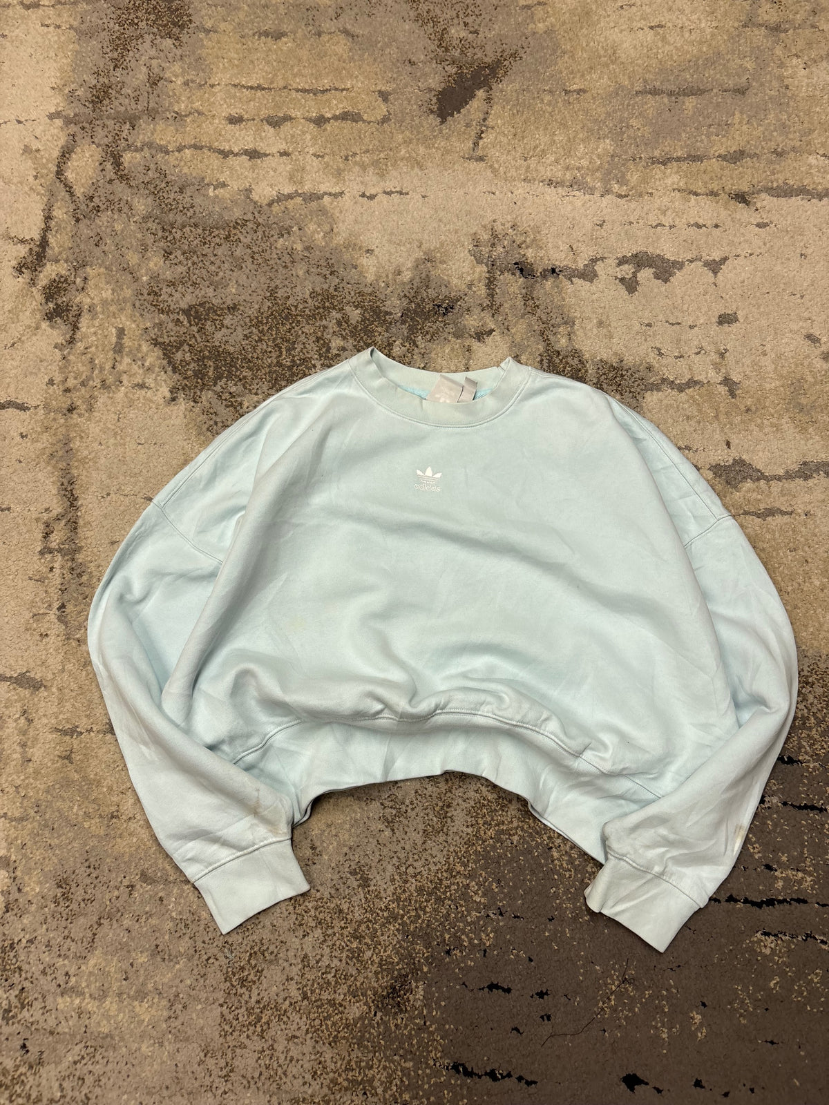 Bluza Adidas crewneck, damskie w dobrym stanie rozmiar XS, widok z przodu