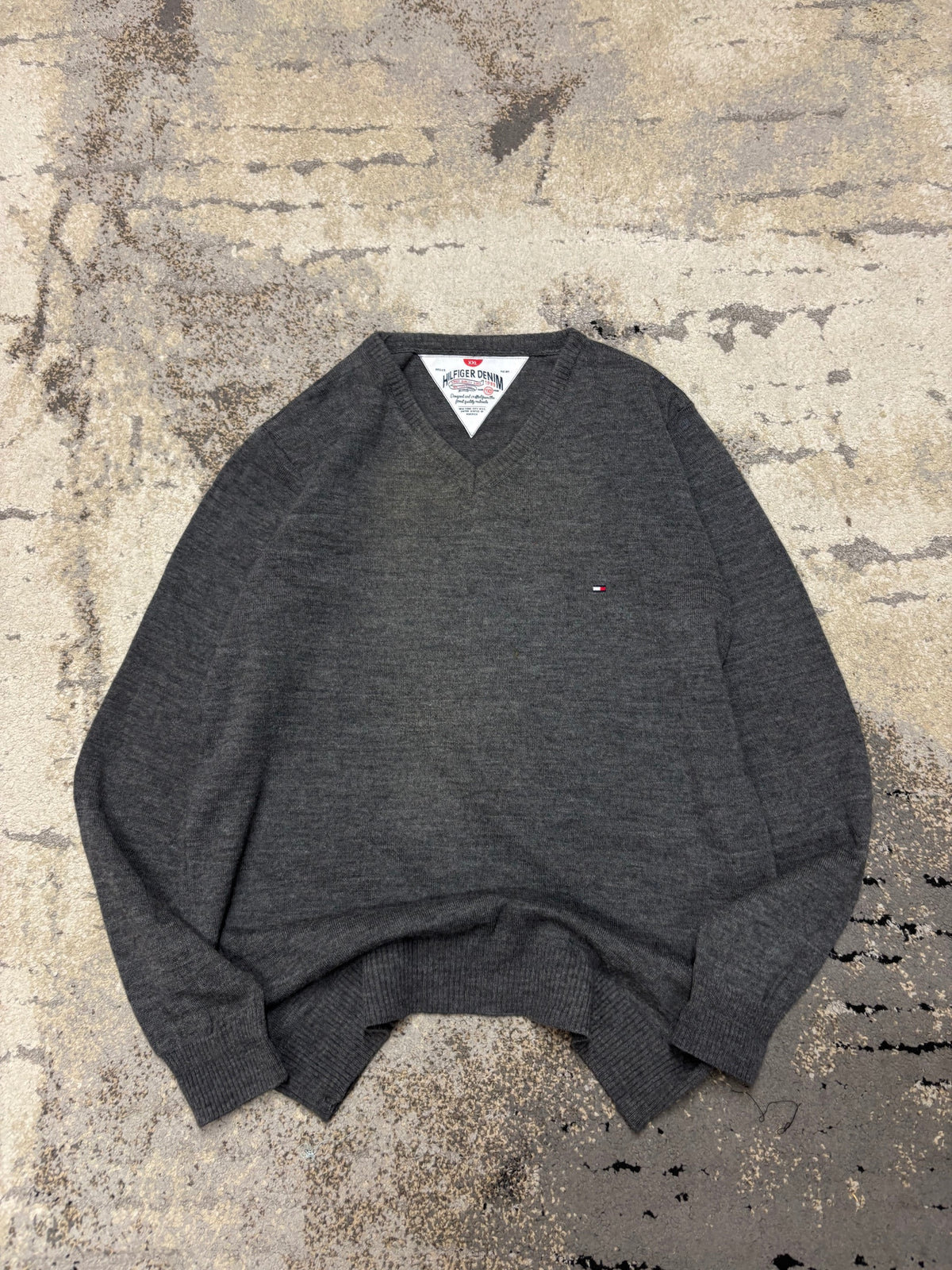Sweterek Tommy Hilfiger, męskie w bardzo dobrym stanie rozmiar XL, detal