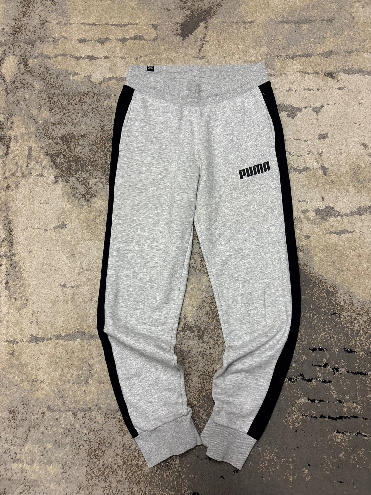 Dresy Puma, damskie w bardzo dobrym stanie rozmiar XS, widok z przodu