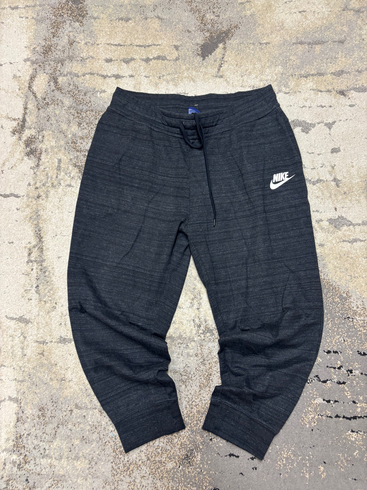 Dresy Nike, damskie w bardzo dobrym stanie rozmiar M, widok z przodu