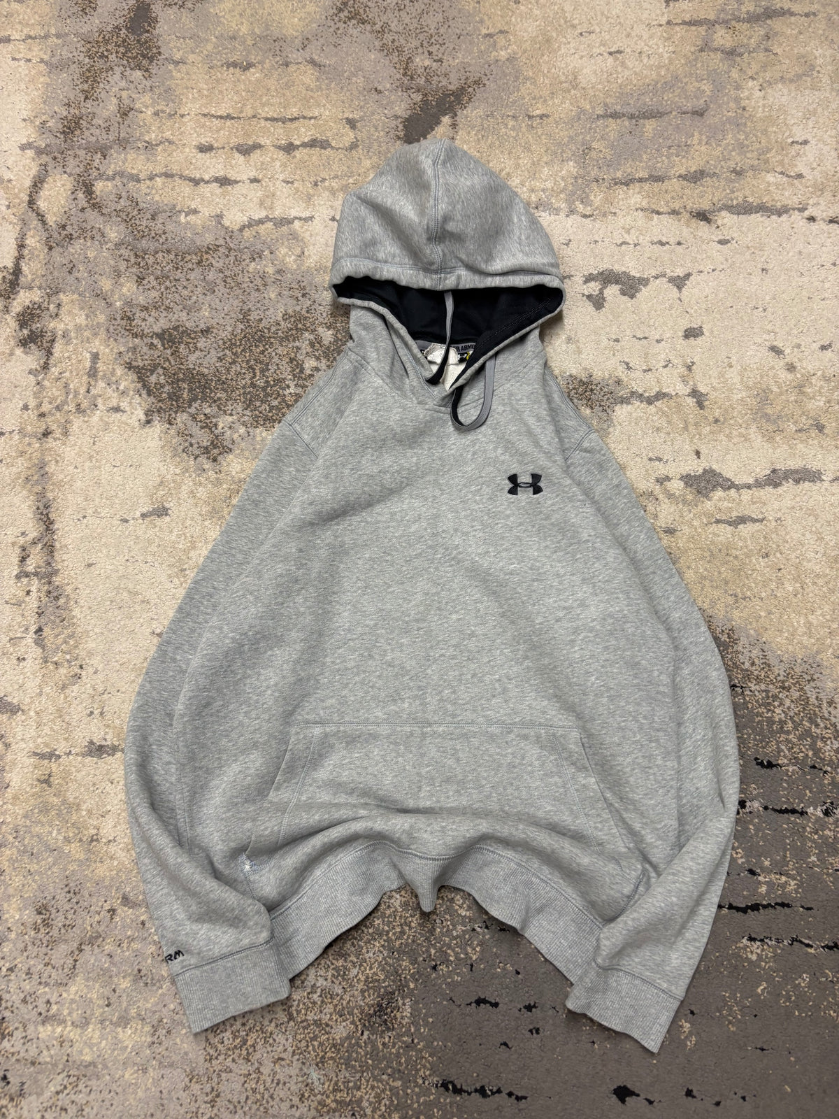 Bluza Under Armour hoodie, damskie w dobrym stanie rozmiar M, widok z przodu