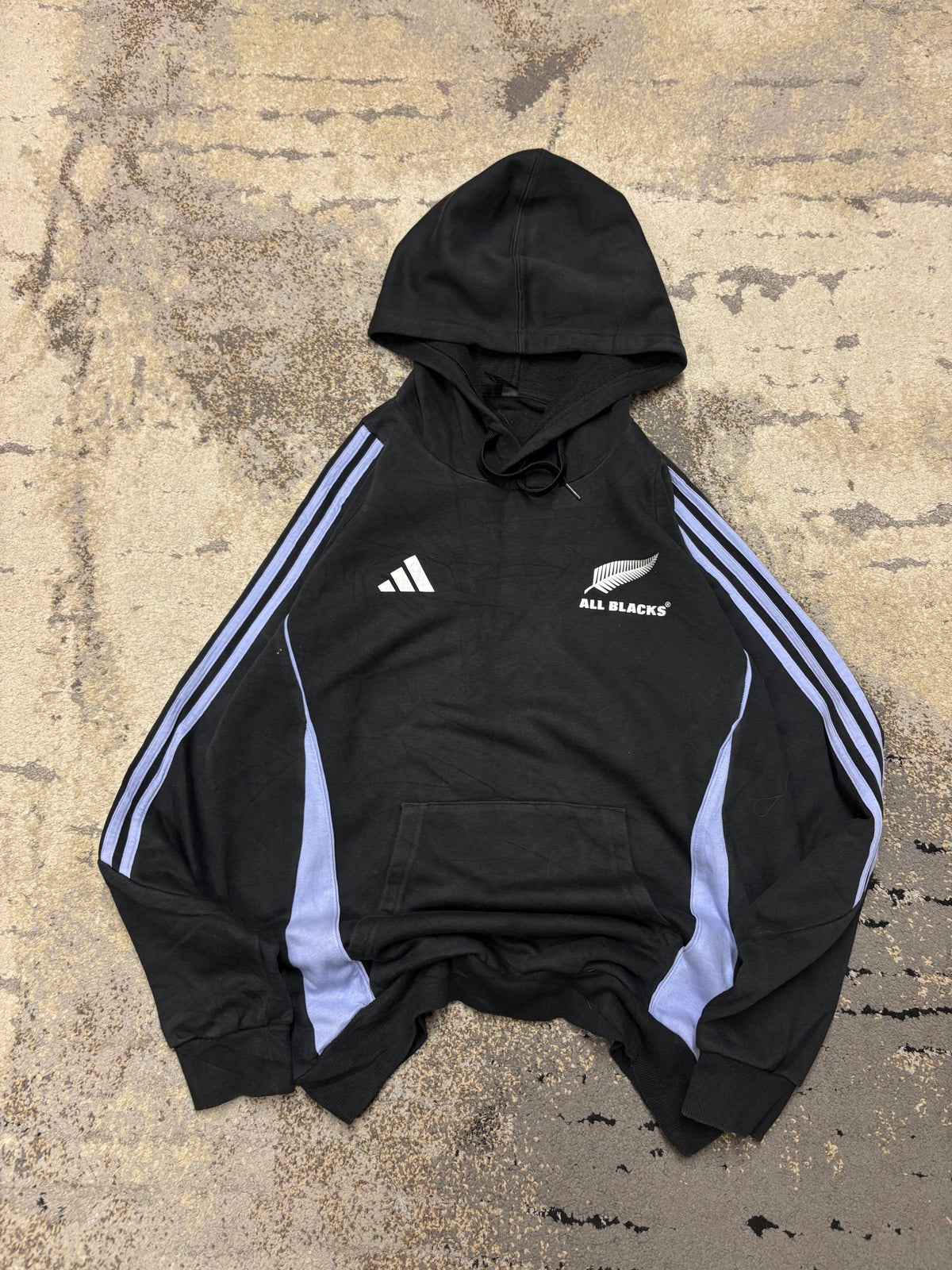 Bluza Adidas hoodie, damskie w bardzo dobrym stanie rozmiar S, widok z przodu