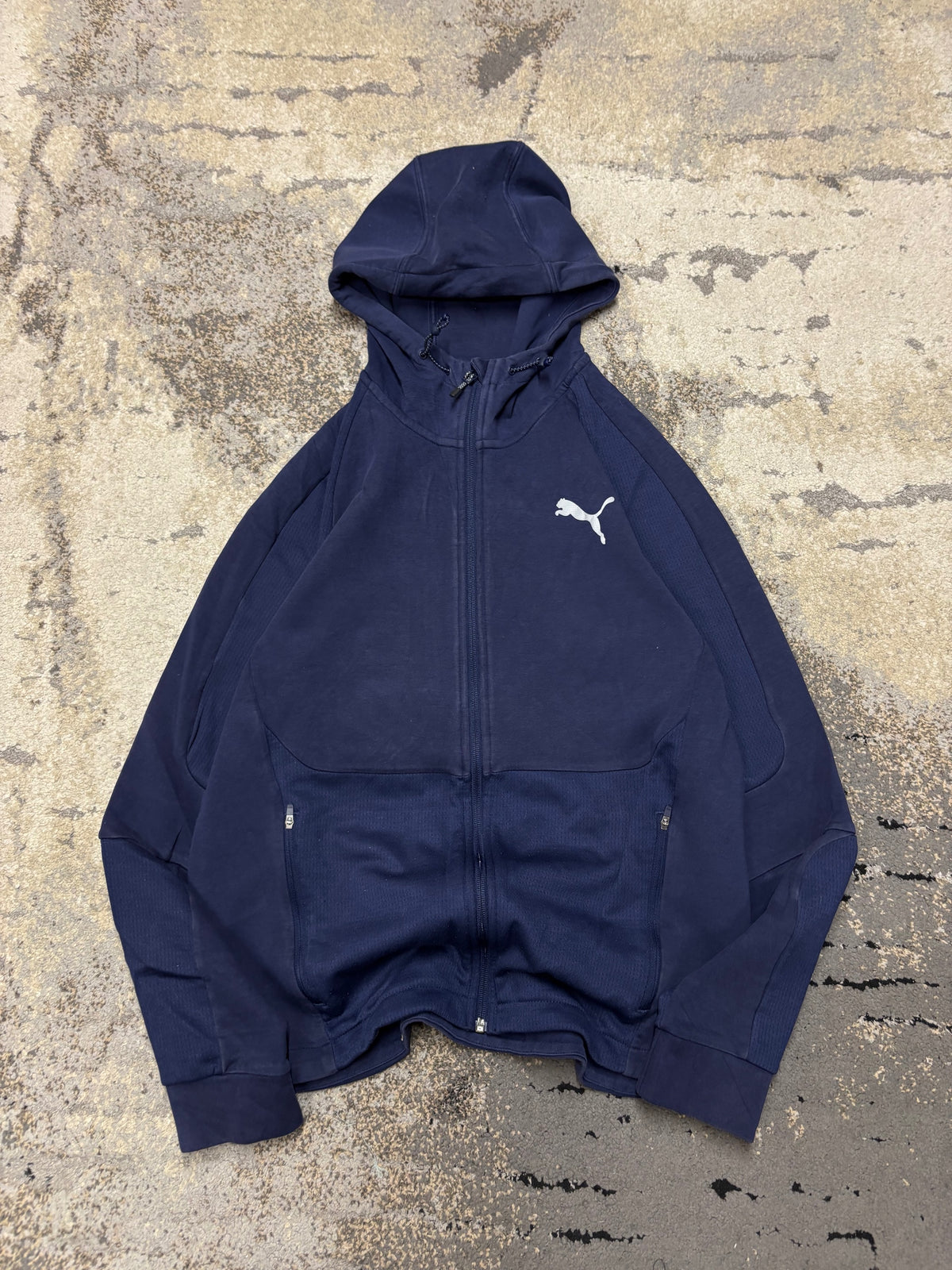 Bluza Puma zipp, damskie w bardzo dobrym stanie rozmiar L, widok z przodu