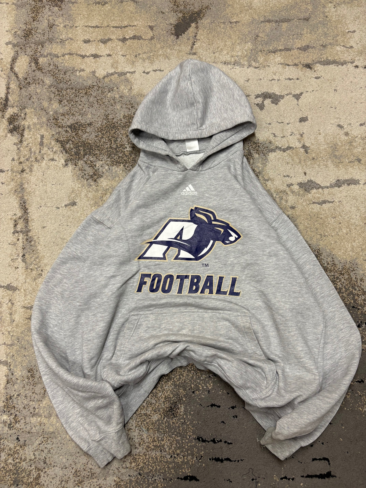 Bluza Adidas hoodie, męskie w bardzo dobrym stanie rozmiar XL, widok z przodu
