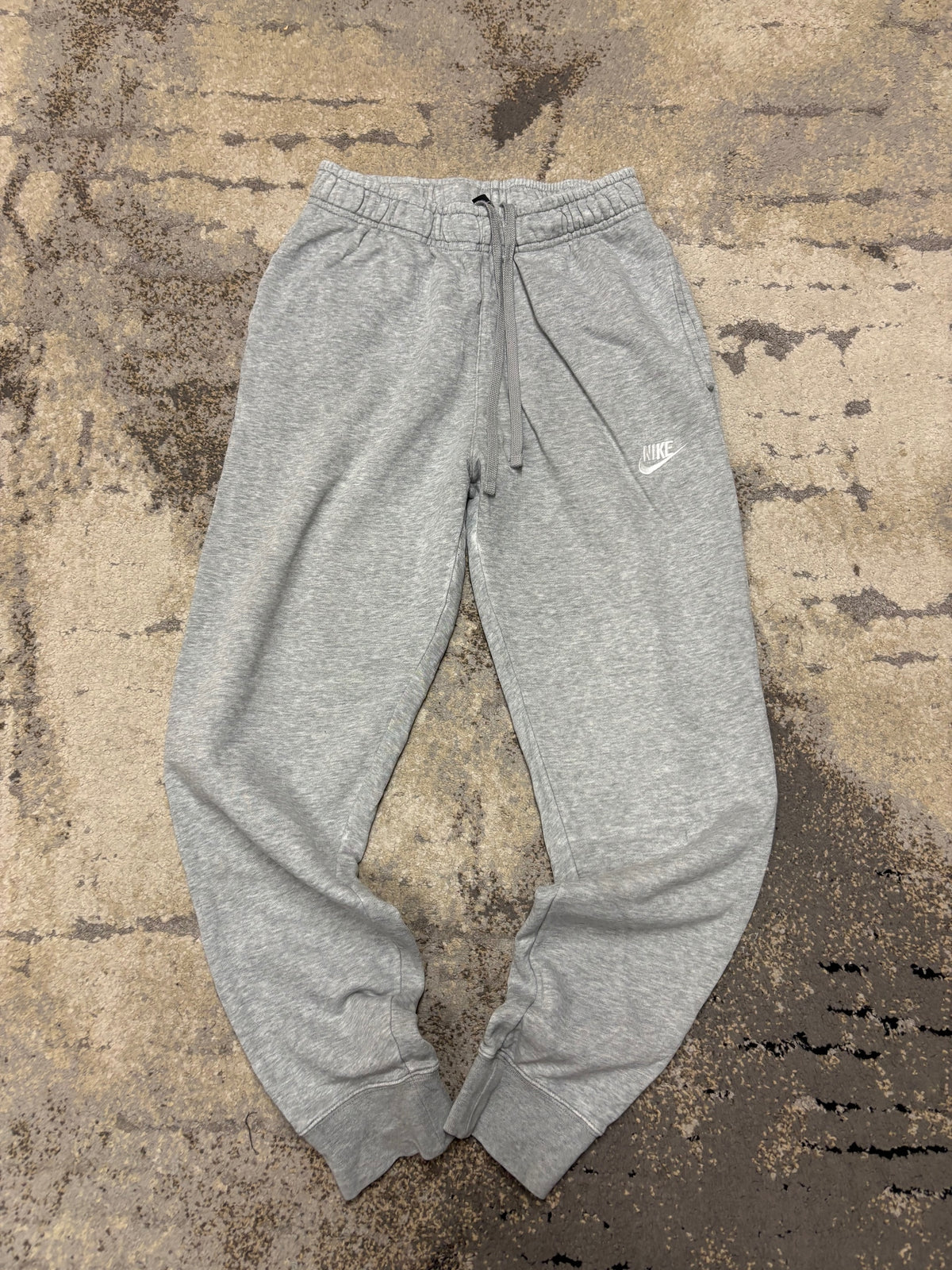 Dresy Nike, damskie w bardzo dobrym stanie rozmiar S, widok z przodu