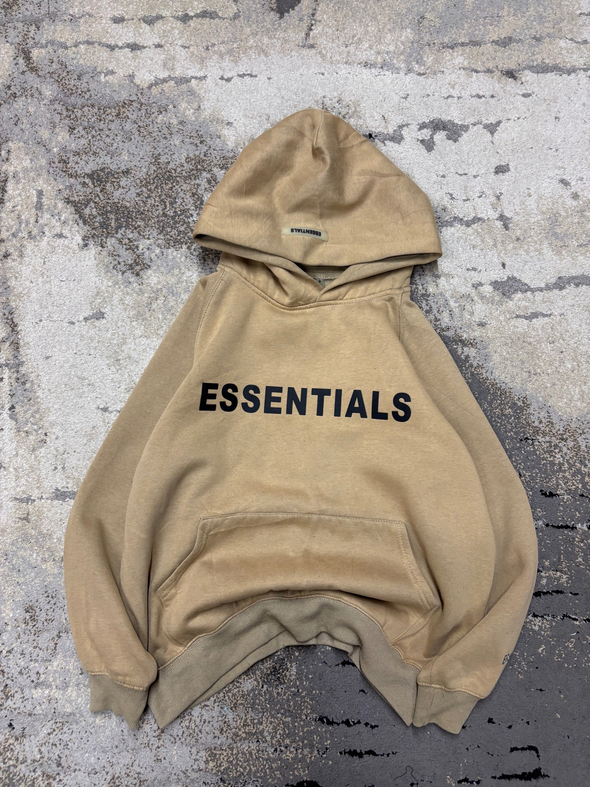 Bluza Essentials hoodie, damskie w bardzo dobrym stanie rozmiar S, widok z przodu
