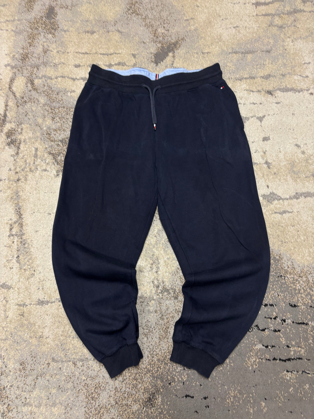 Dresy Tommy Hilfiger, męskie w bardzo dobrym stanie rozmiar XL, widok z przodu