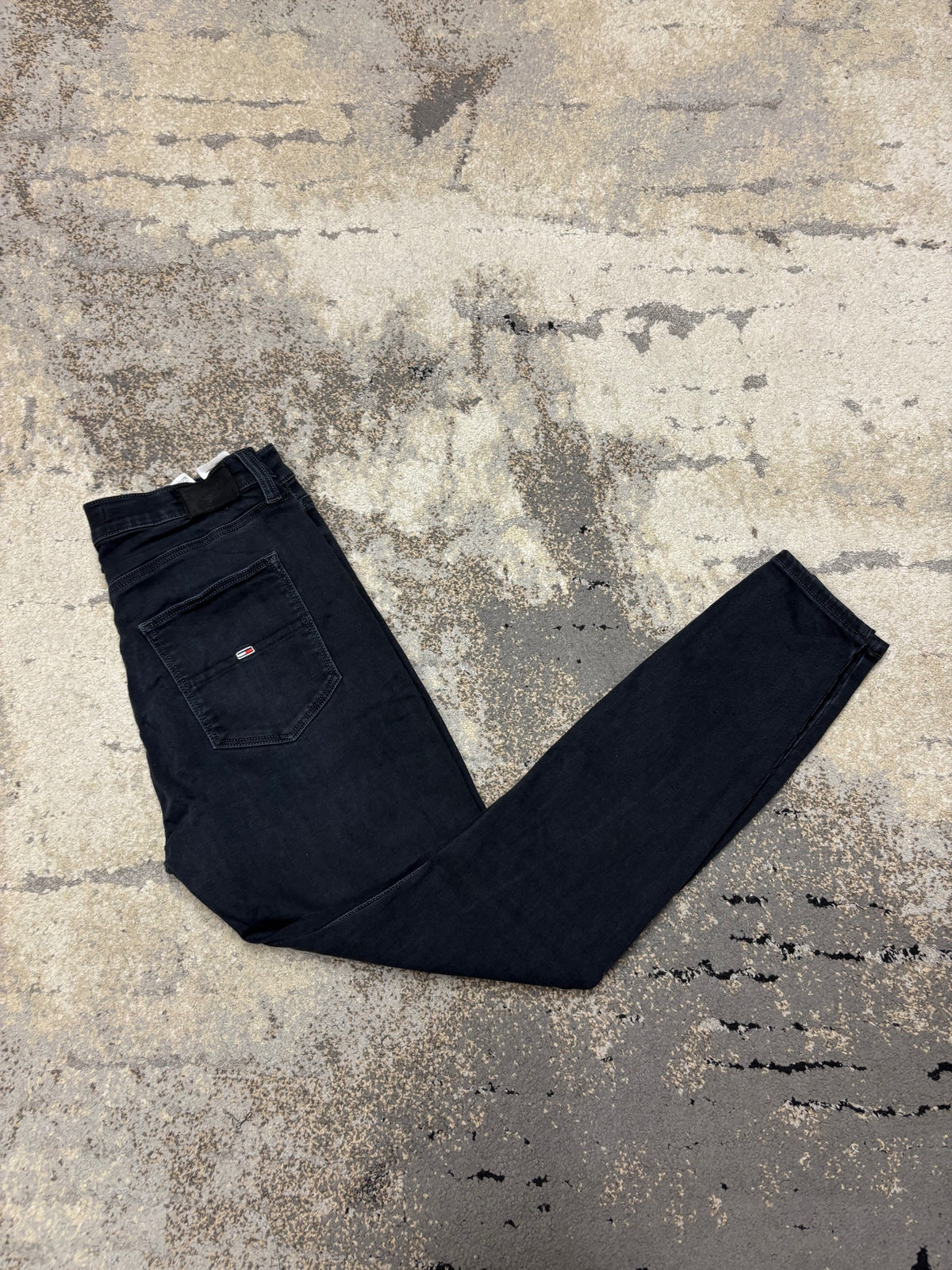 Jeansy Tommy Hilfiger, damskie w bardzo dobrym stanie rozmiar S, detal