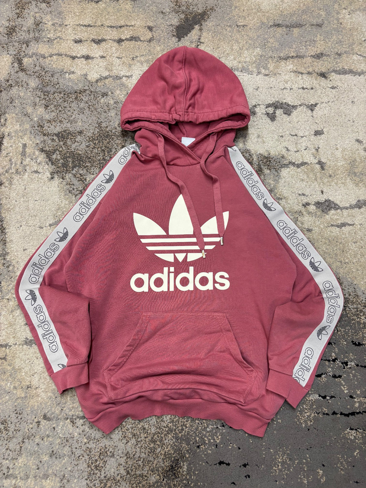 Bluza Adidas różowa, damskie w bardzo dobrym stanie rozmiar S, widok z przodu