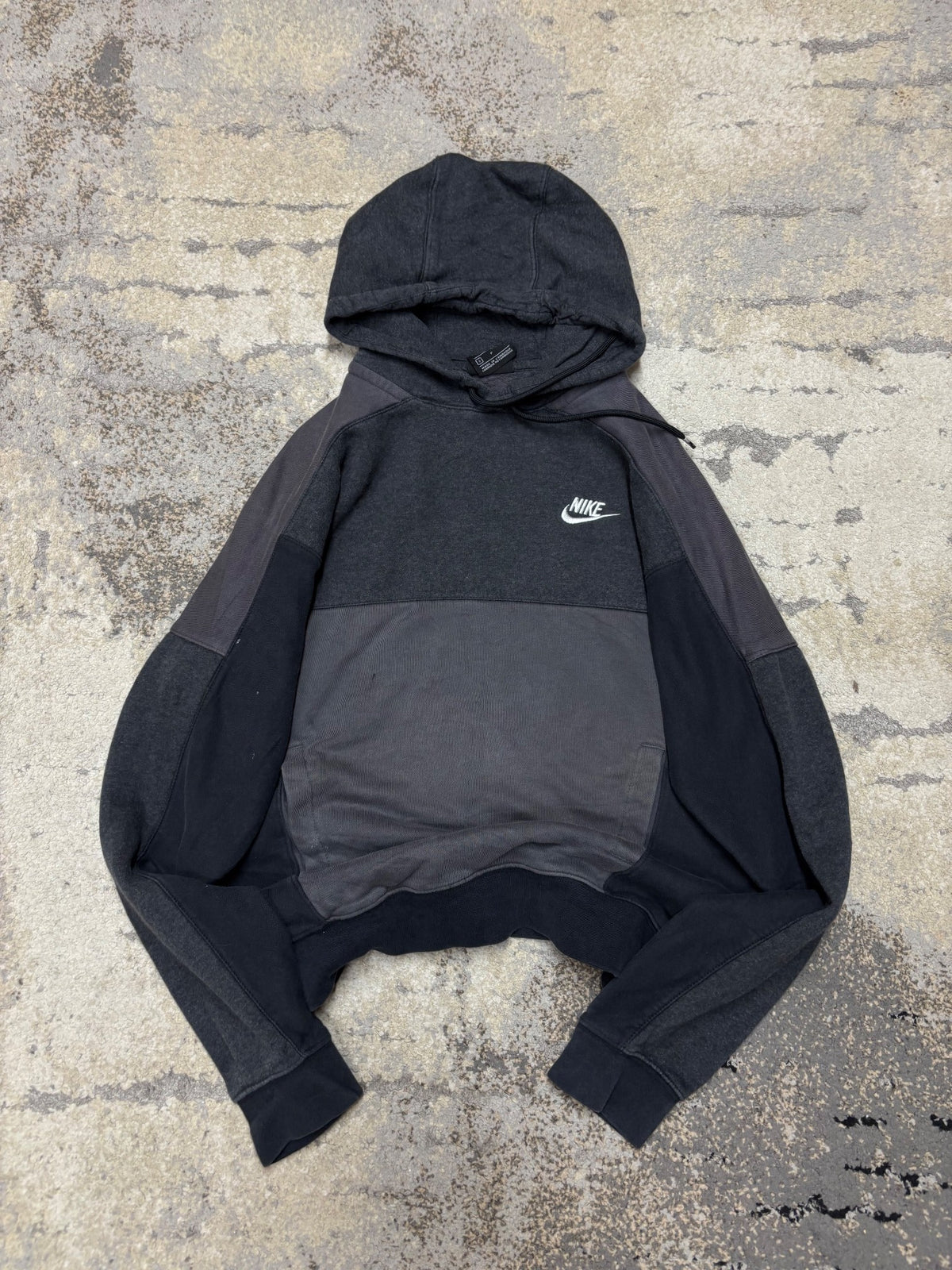 Bluza Nike hoodie, damskie w bardzo dobrym stanie rozmiar S, widok z przodu