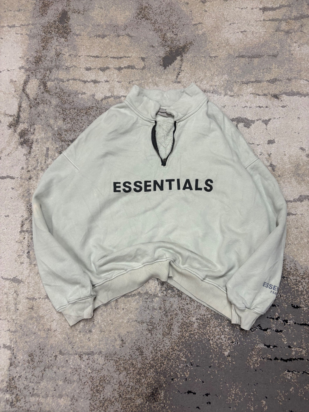 Bluza Essentials half zipp, męskie w dobrym stanie rozmiar M, widok z przodu