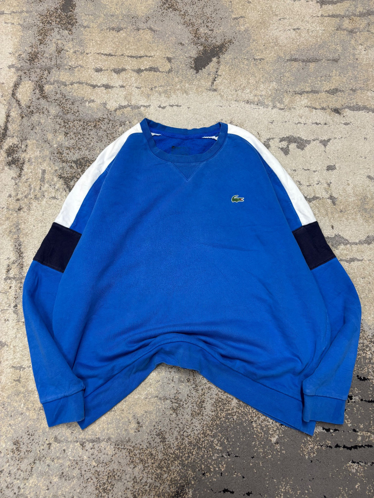 Bluza Lacoste crevneck, męskie w bardzo dobrym stanie rozmiar M, widok z przodu