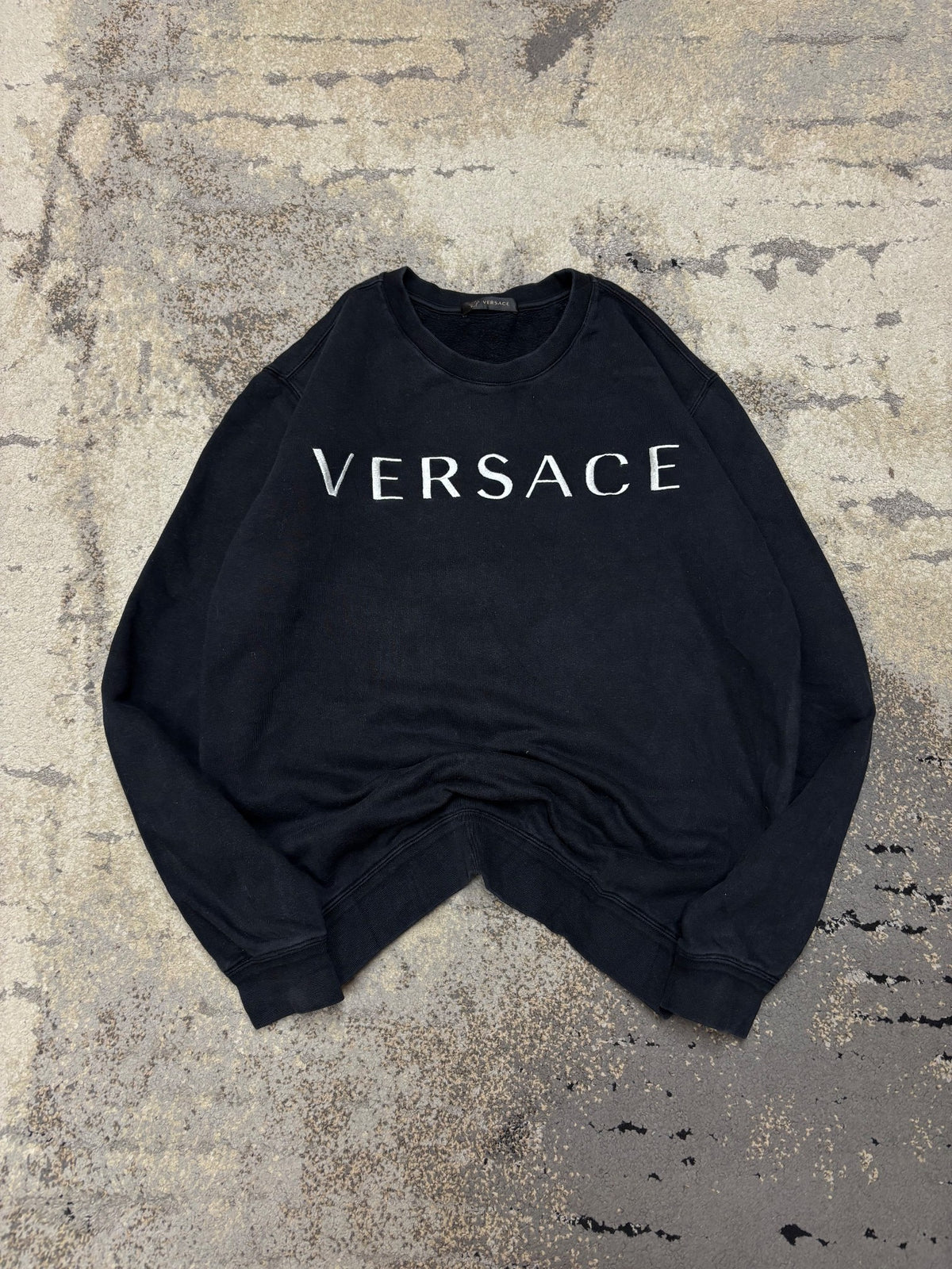 Bluza Versace crevneck, męskie w bardzo dobrym stanie rozmiar M, widok z przodu