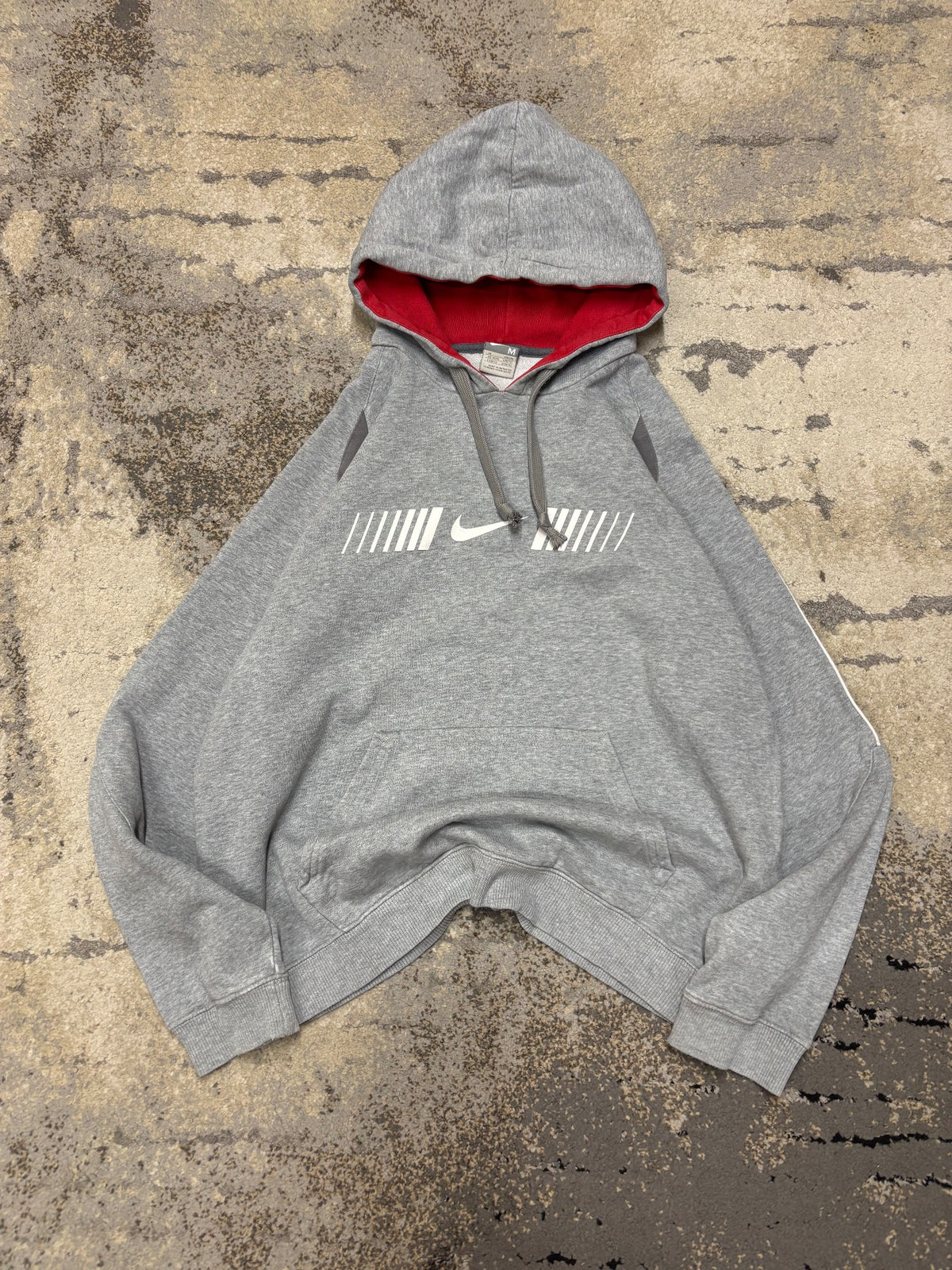 Bluza Nike hoodie, męskie w bardzo dobrym stanie rozmiar M, widok z przodu
