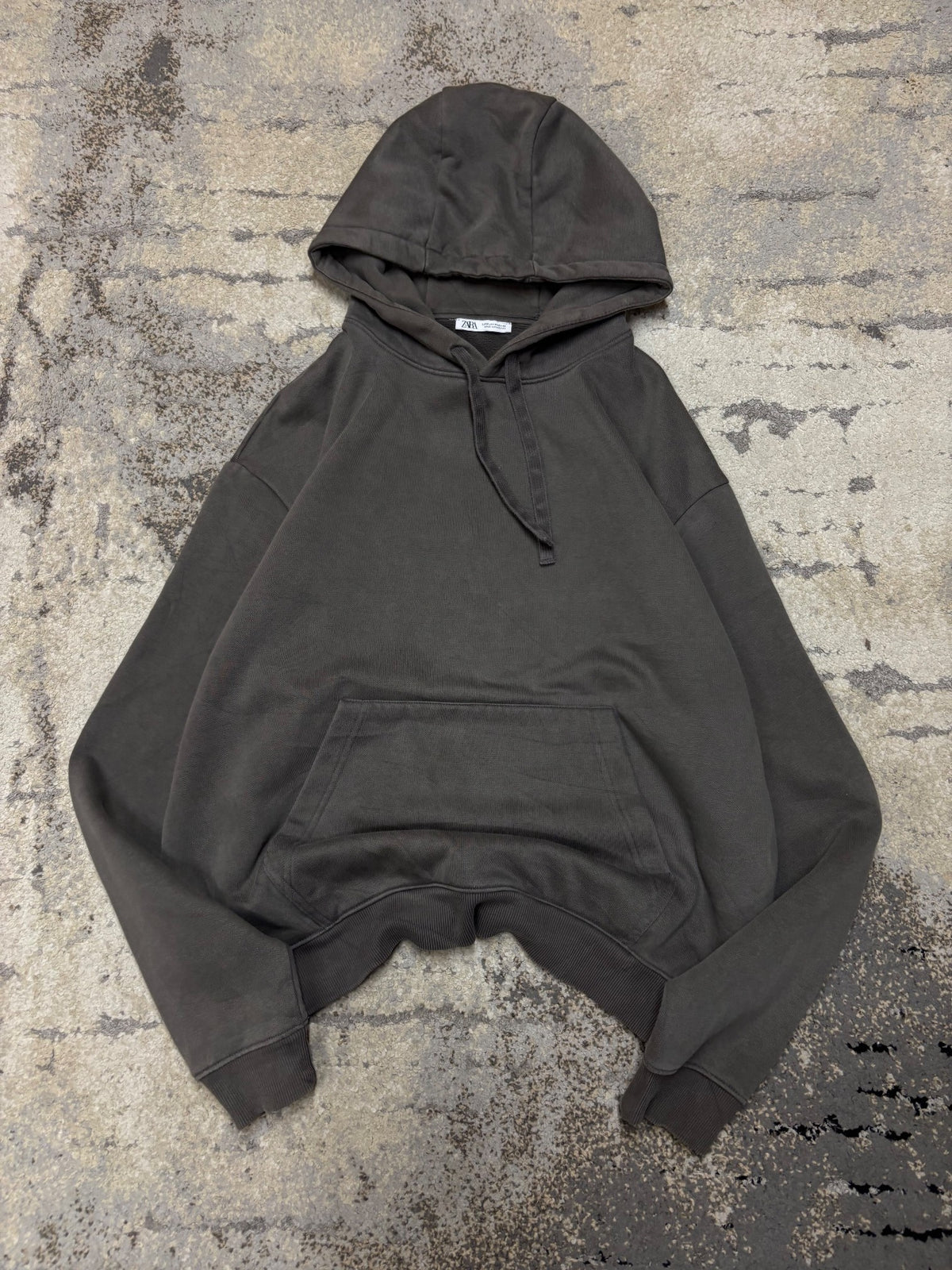 Bluza Basic Zara hoodie, damskie w bardzo dobrym stanie rozmiar M, widok z przodu