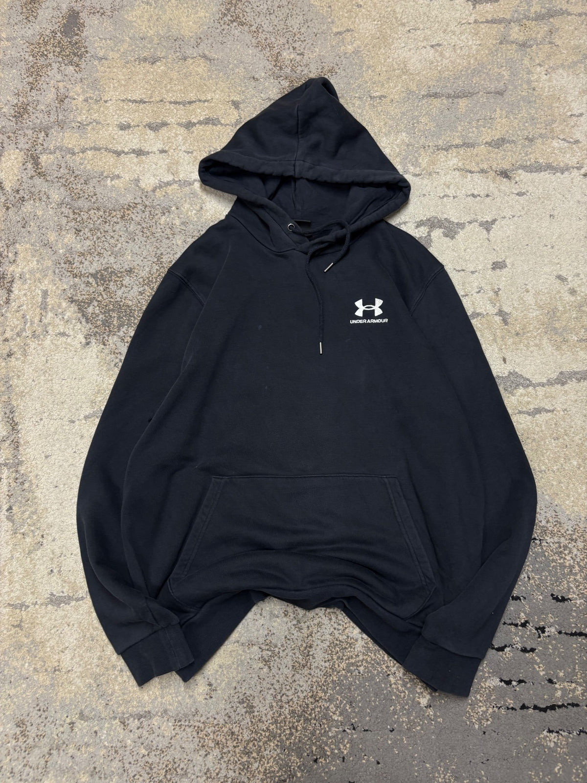 Bluza Under Armour hoodie, męskie w bardzo dobrym stanie rozmiar M, detal